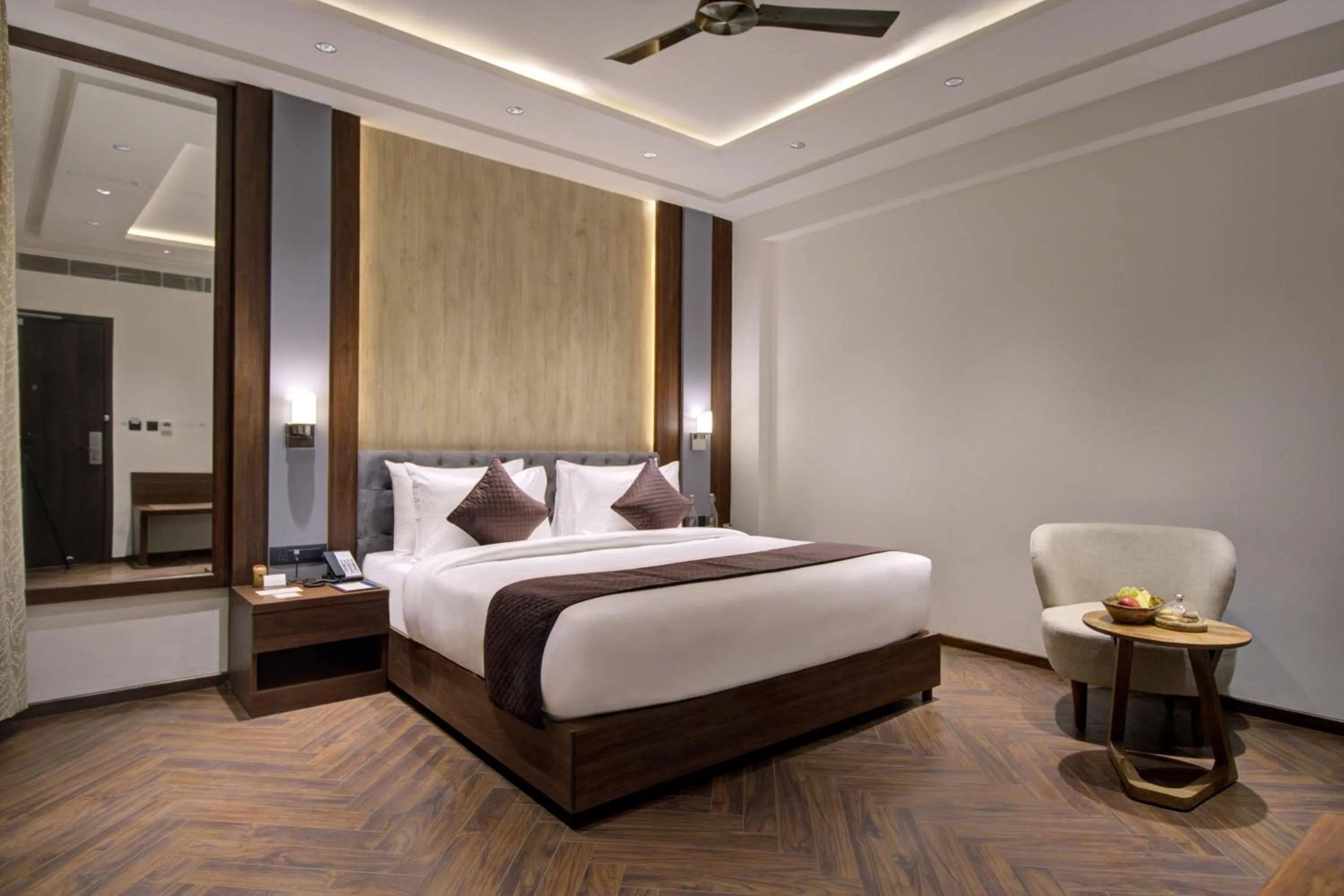 Photo of the whole room, Bed in Cygnett Collection K K Hotel