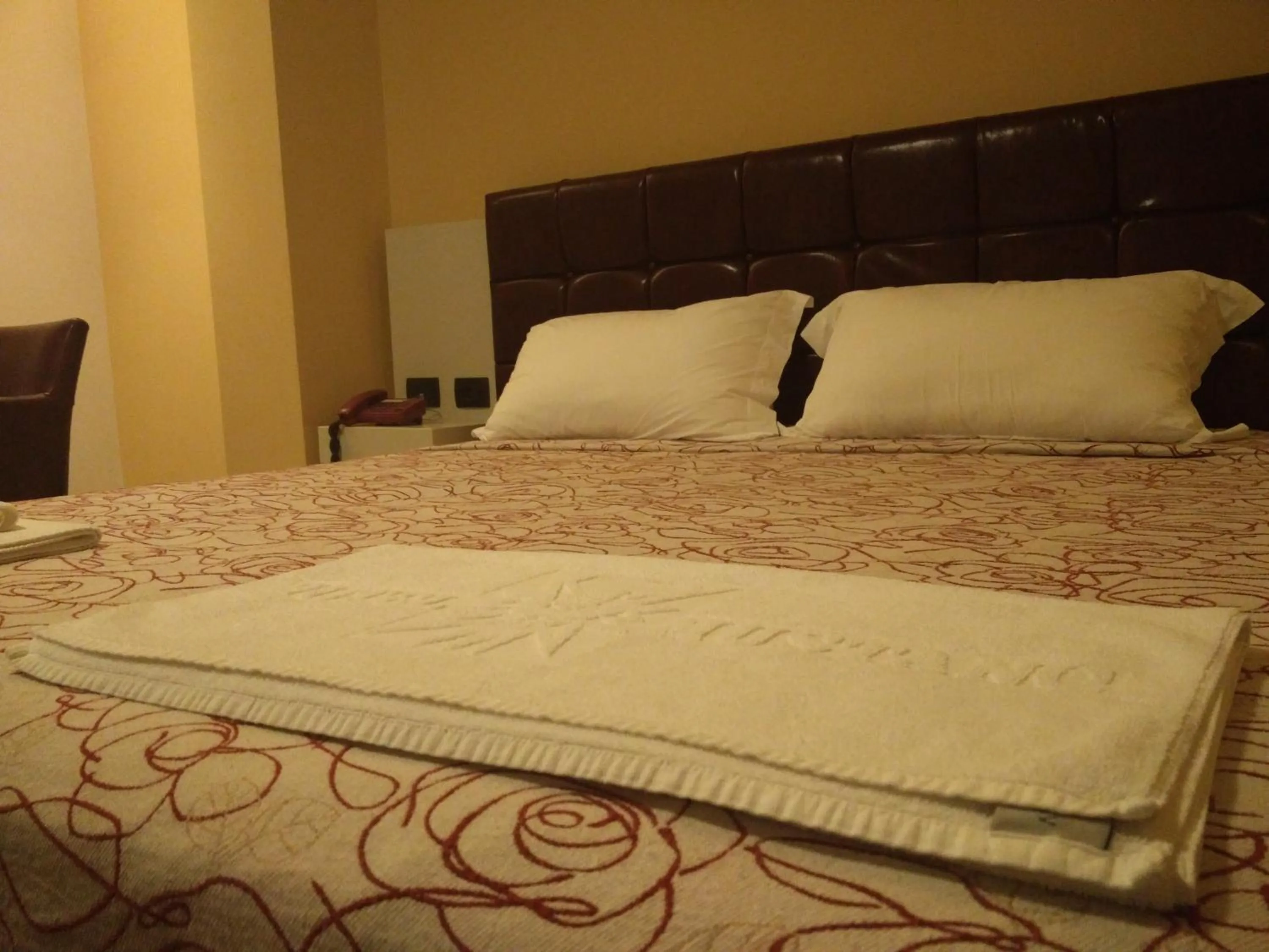 Property logo or sign, Bed in Hotel Mustang