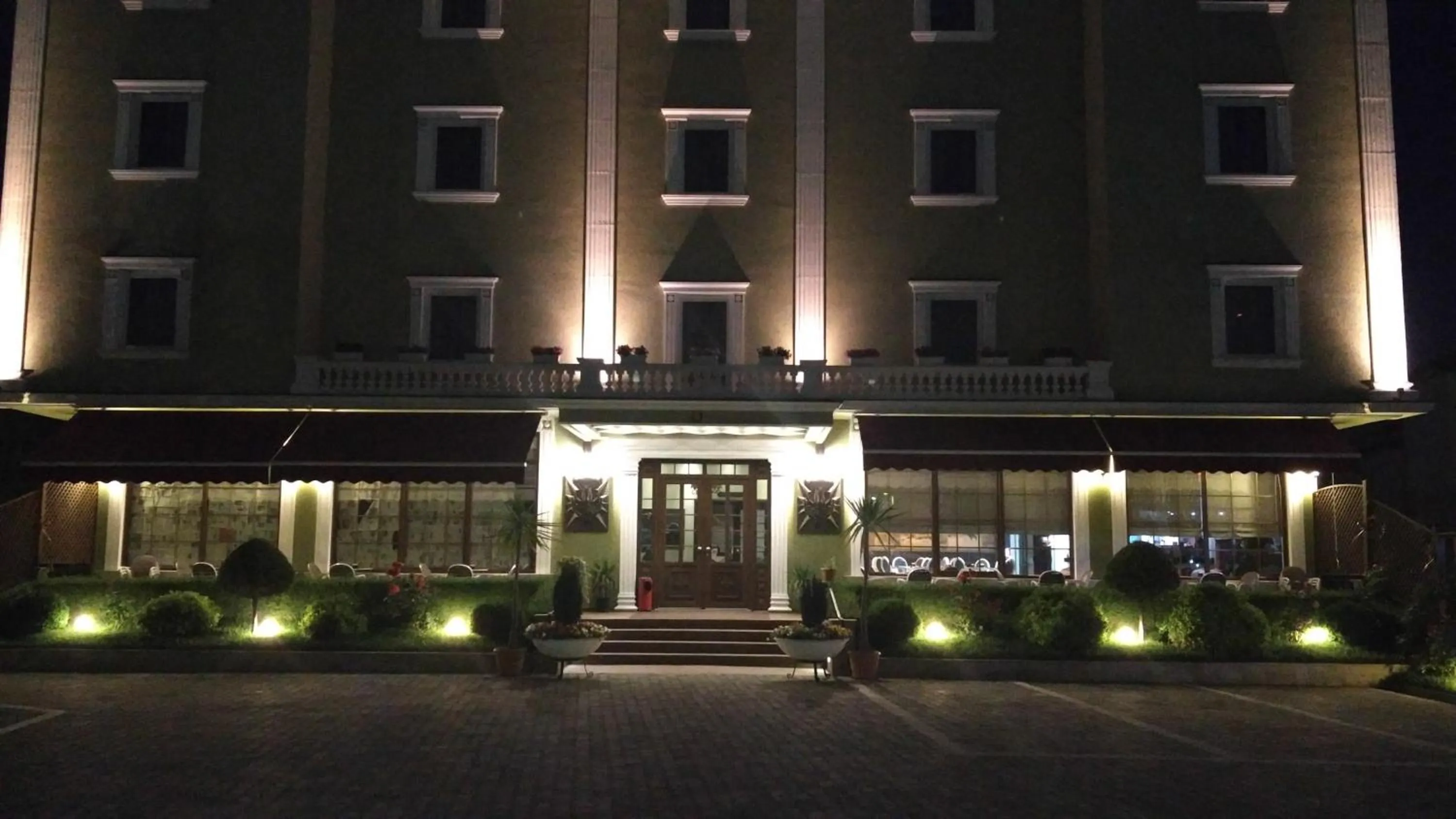 Patio in Hotel Mustang