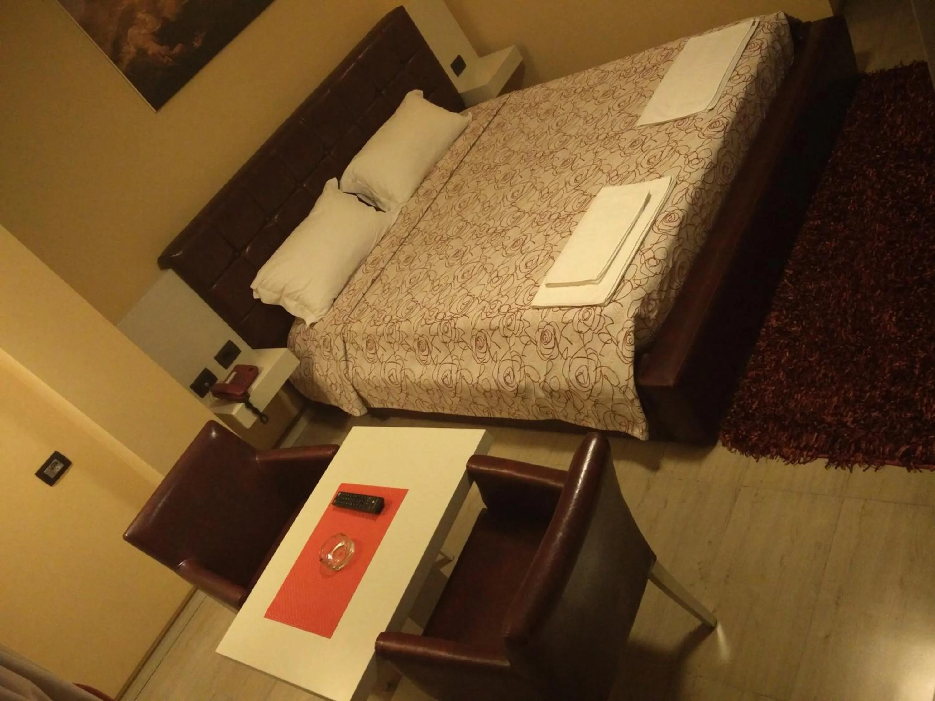 Bathroom, Bed in Hotel Mustang