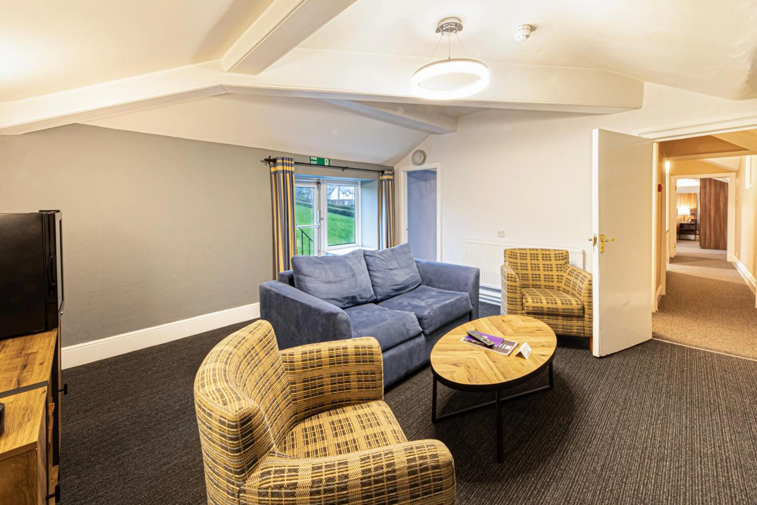 Living room in Springfield Hotel & Health Club