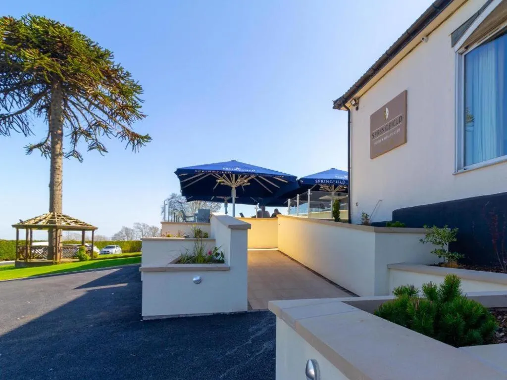 Restaurant/places to eat in Springfield Hotel & Health Club