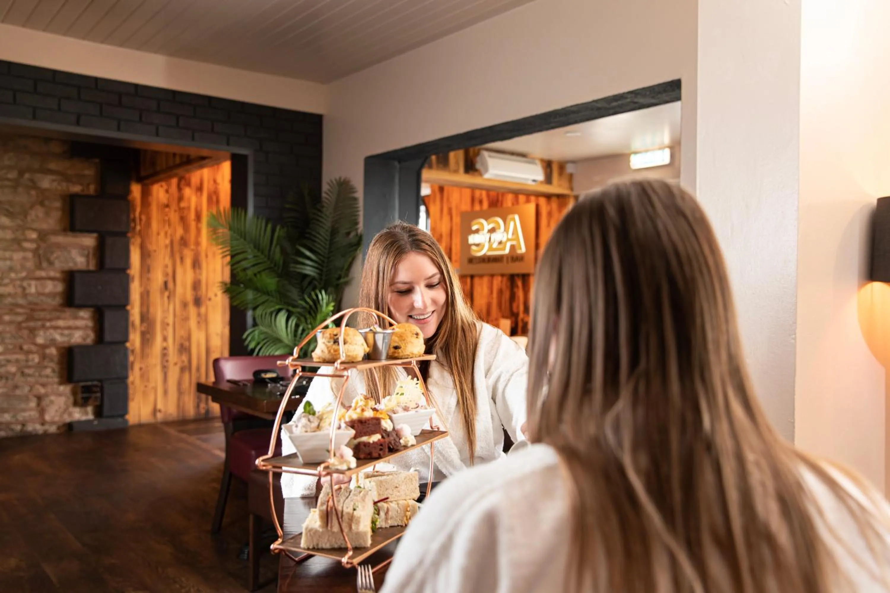 Restaurant/places to eat in Springfield Hotel & Health Club