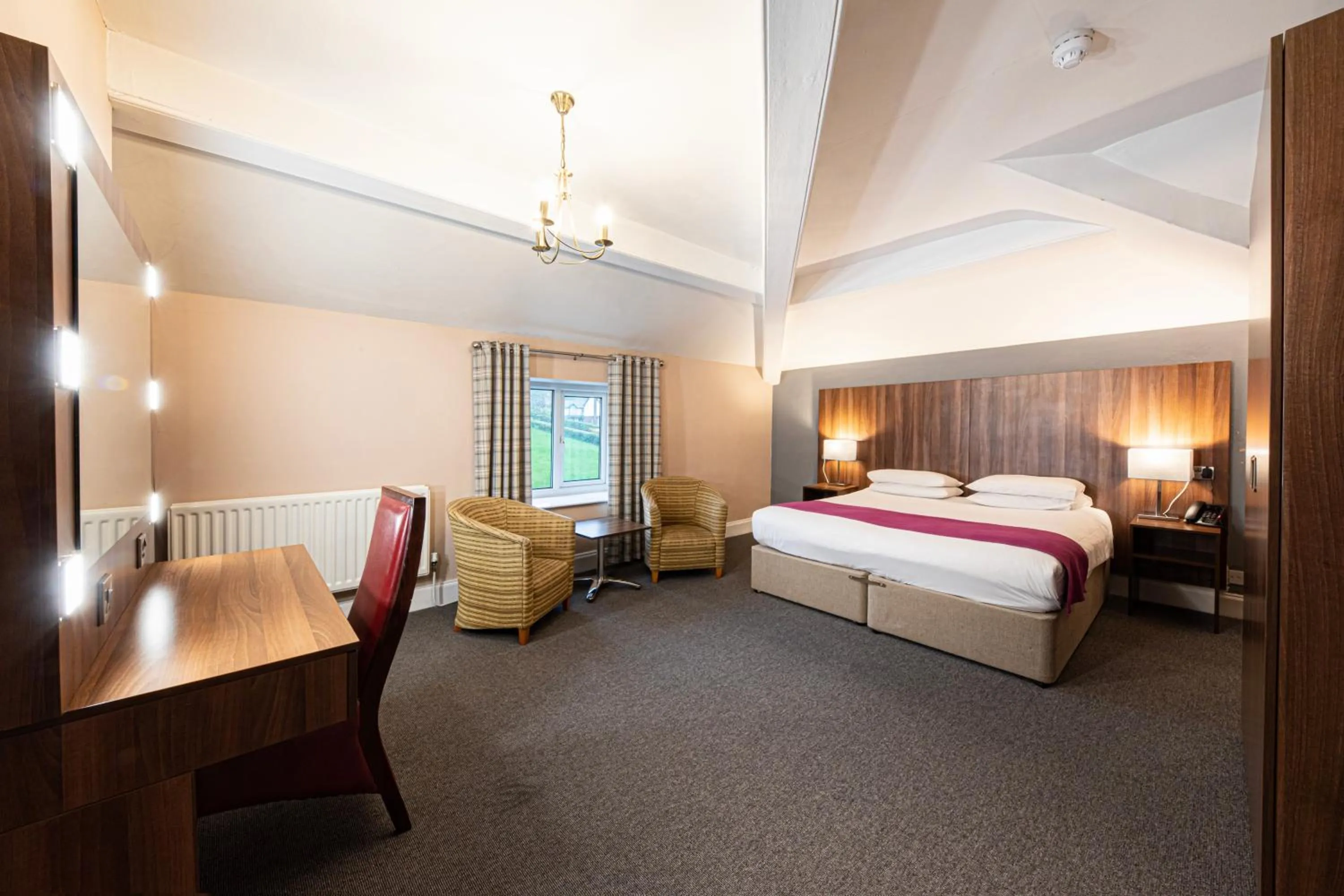 Bedroom, Bed in Springfield Hotel & Health Club