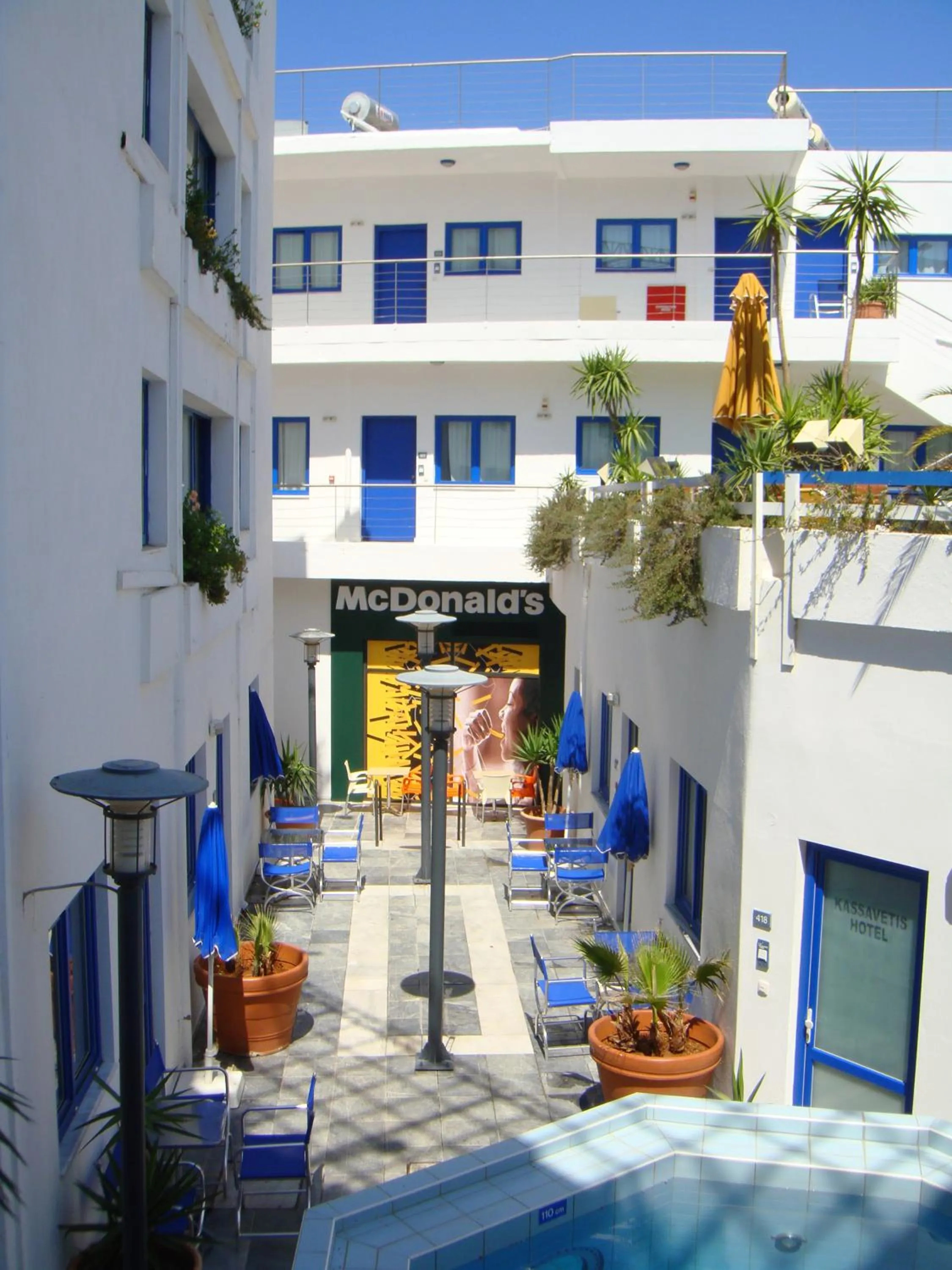 Property building in Kassavetis Center - Hotel Studios & Apartments