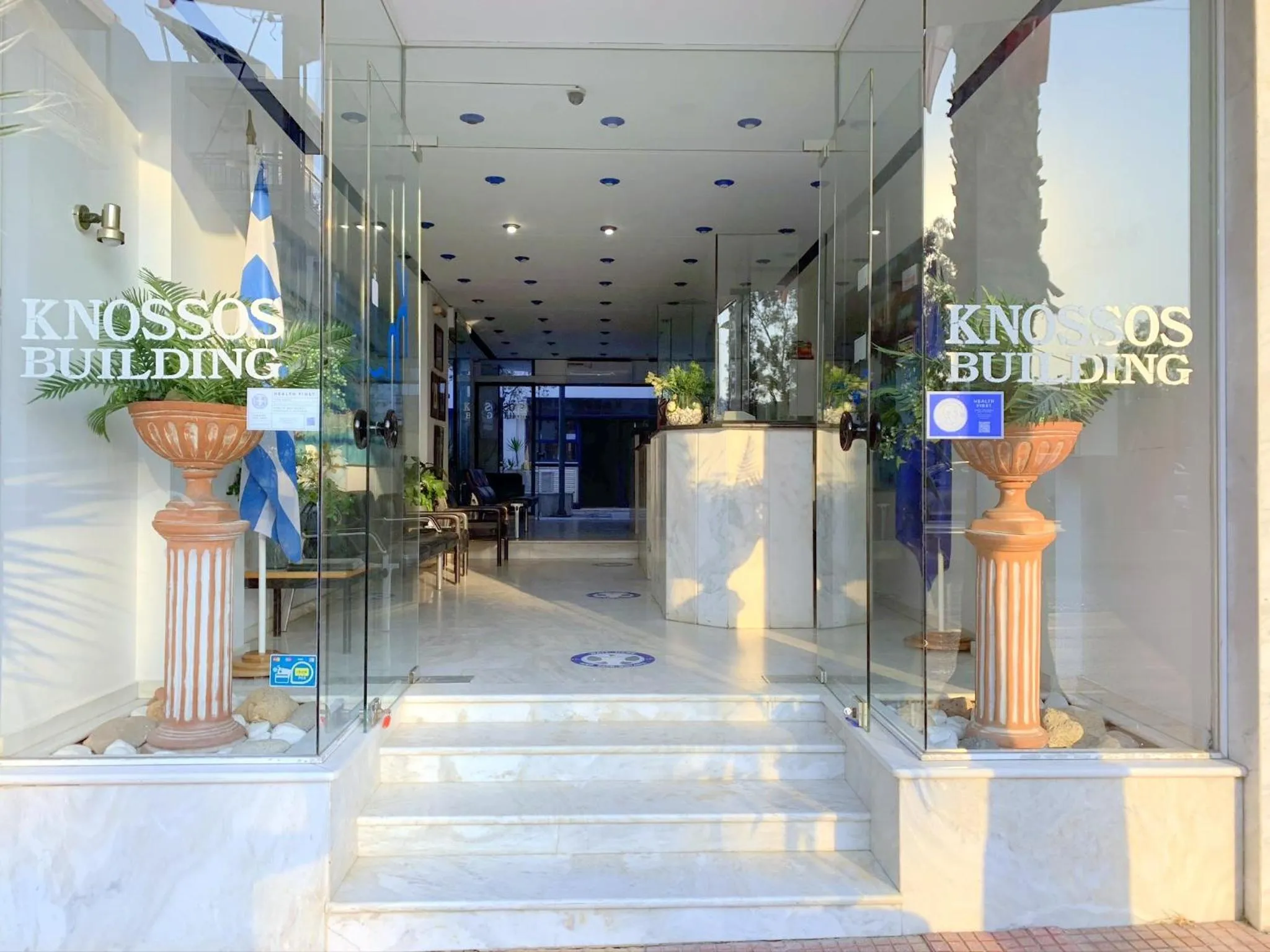 Facade/entrance in Kassavetis Center - Hotel Studios & Apartments