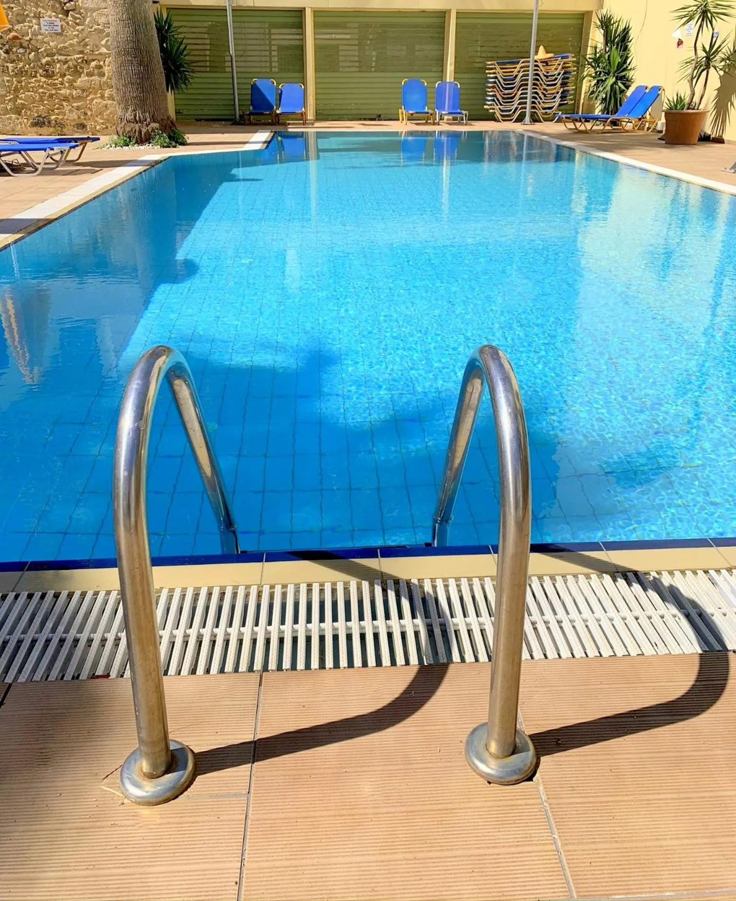 Swimming pool in Kassavetis Center - Hotel Studios & Apartments