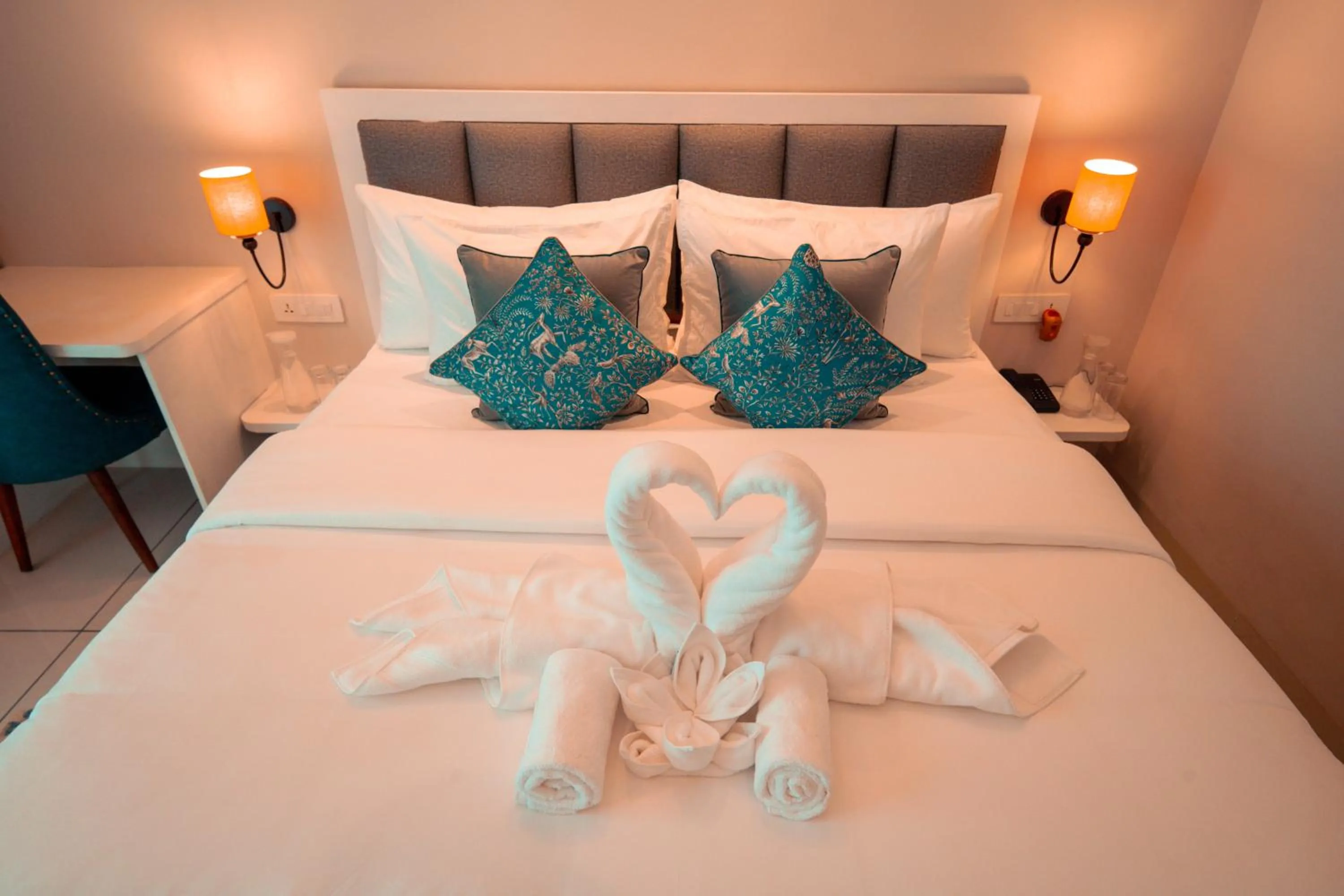 Bed in WelcomHeritage Santa Roza Kasauli