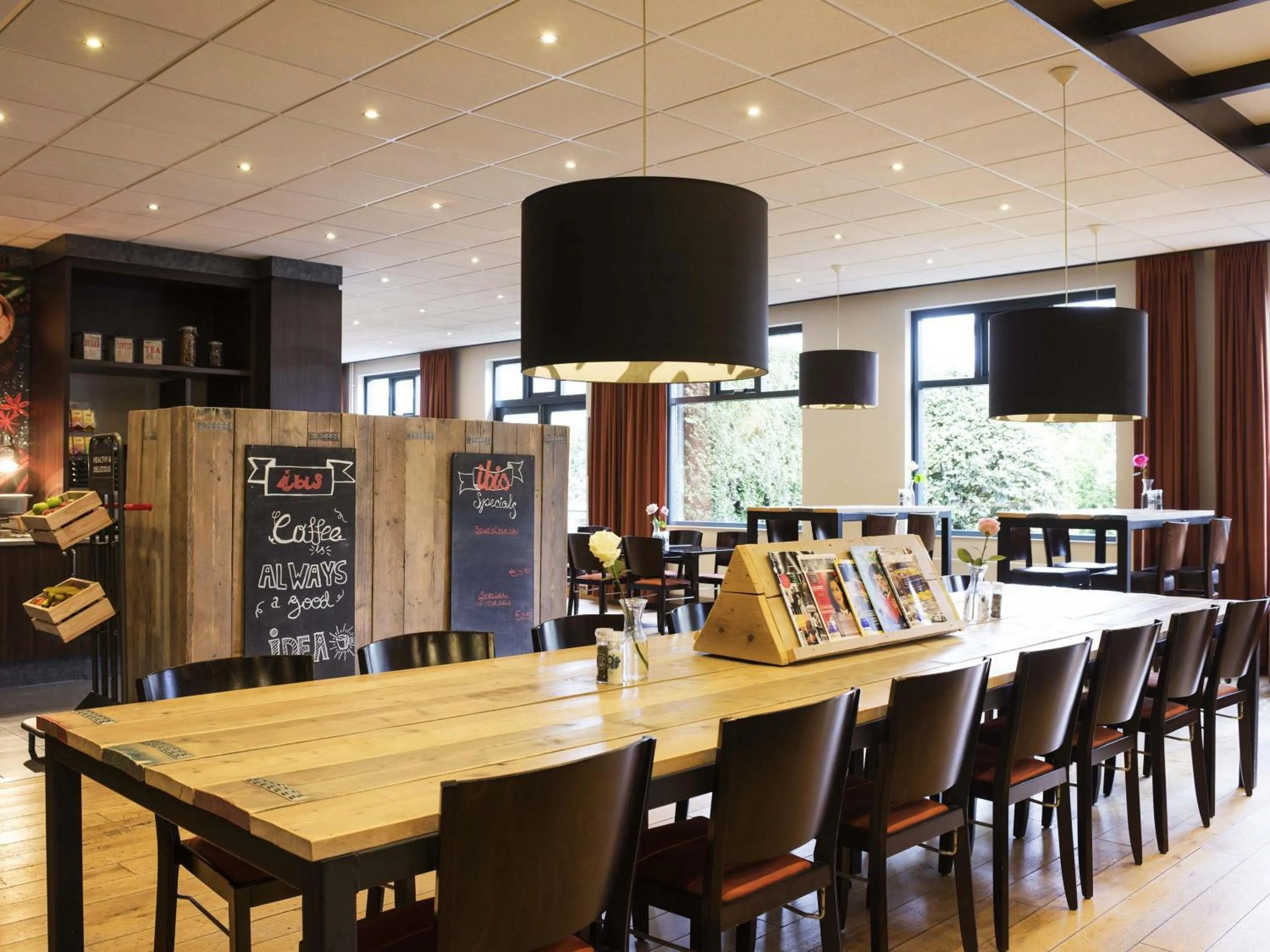 Lounge or bar in ibis Rotterdam Vlaardingen