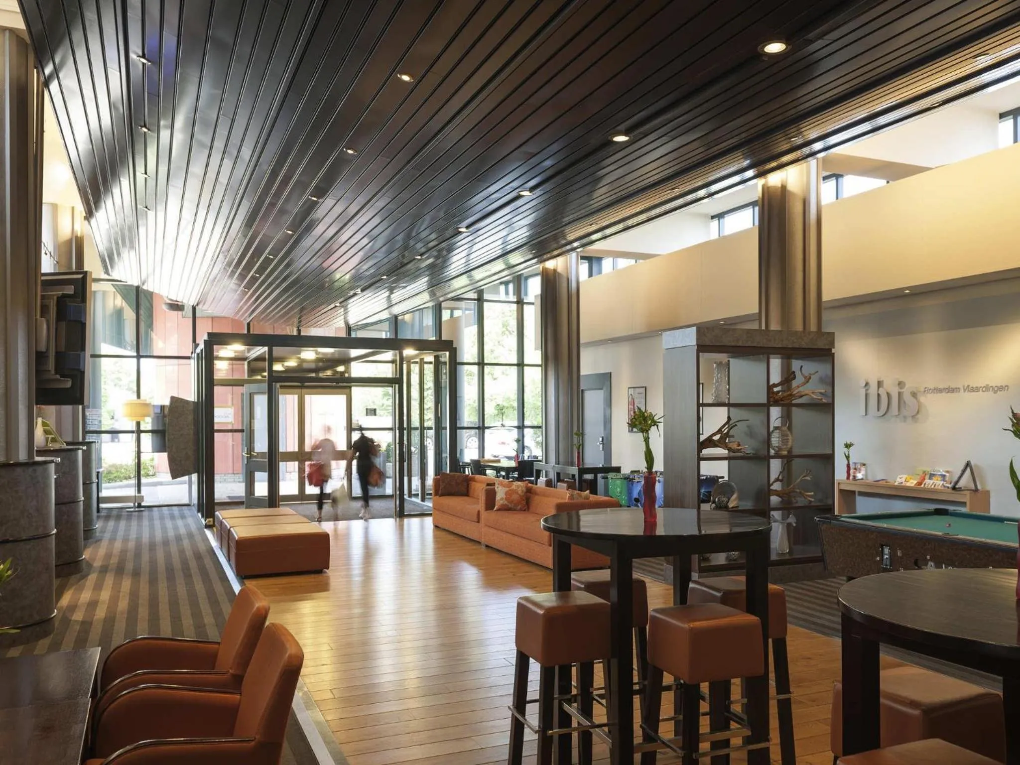 Lounge or bar in ibis Rotterdam Vlaardingen