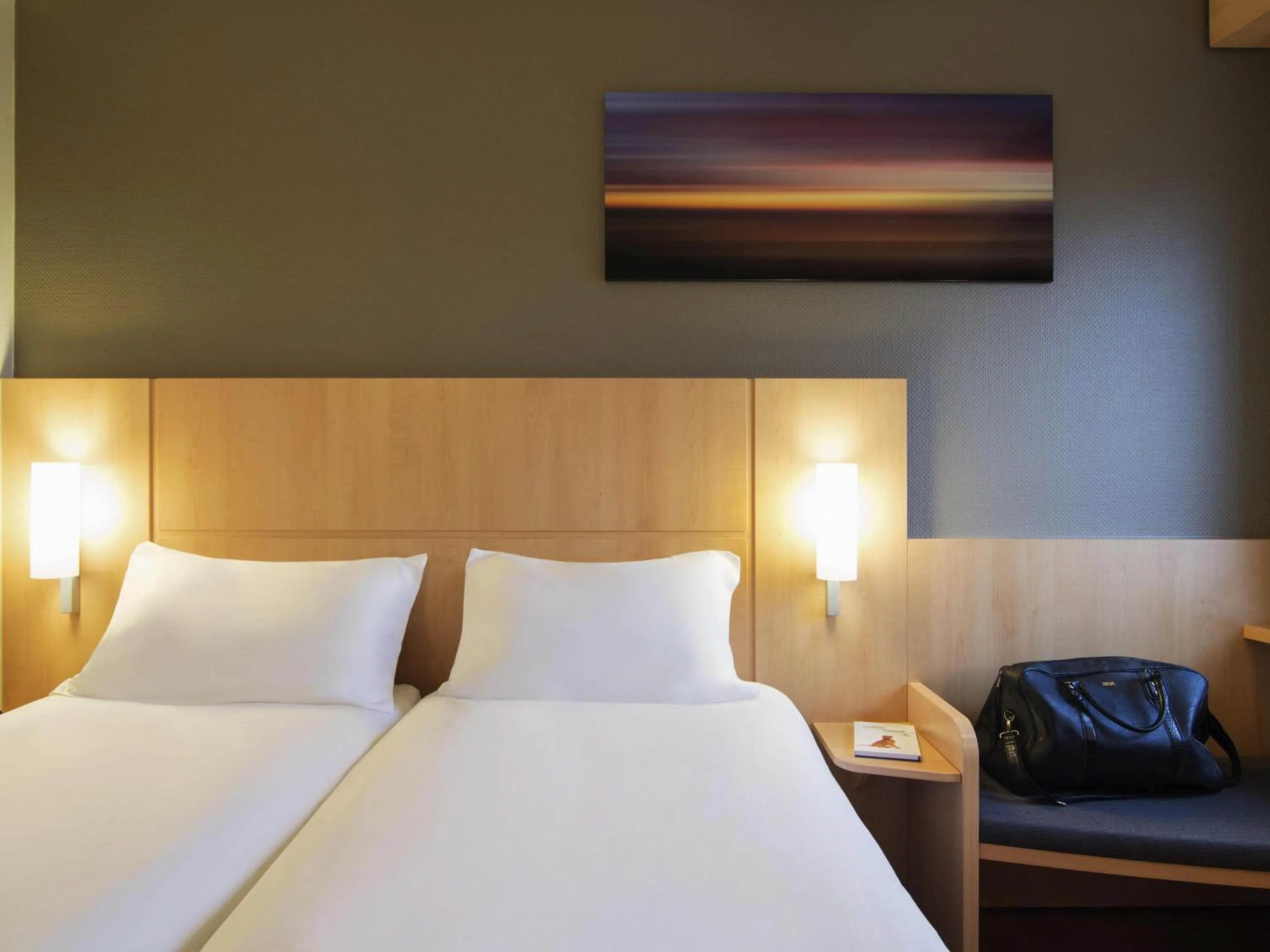Bedroom, Bed in ibis Rotterdam Vlaardingen