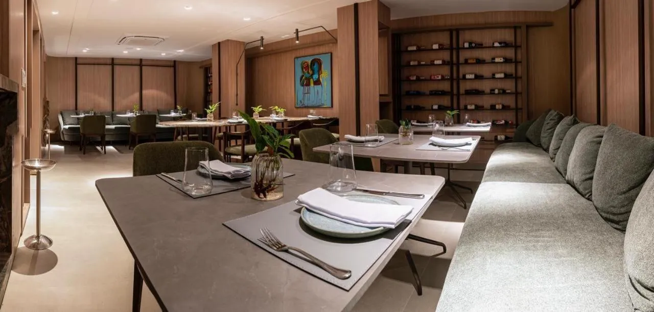 Restaurant/places to eat in HCM - Hotel Corais de Manaira