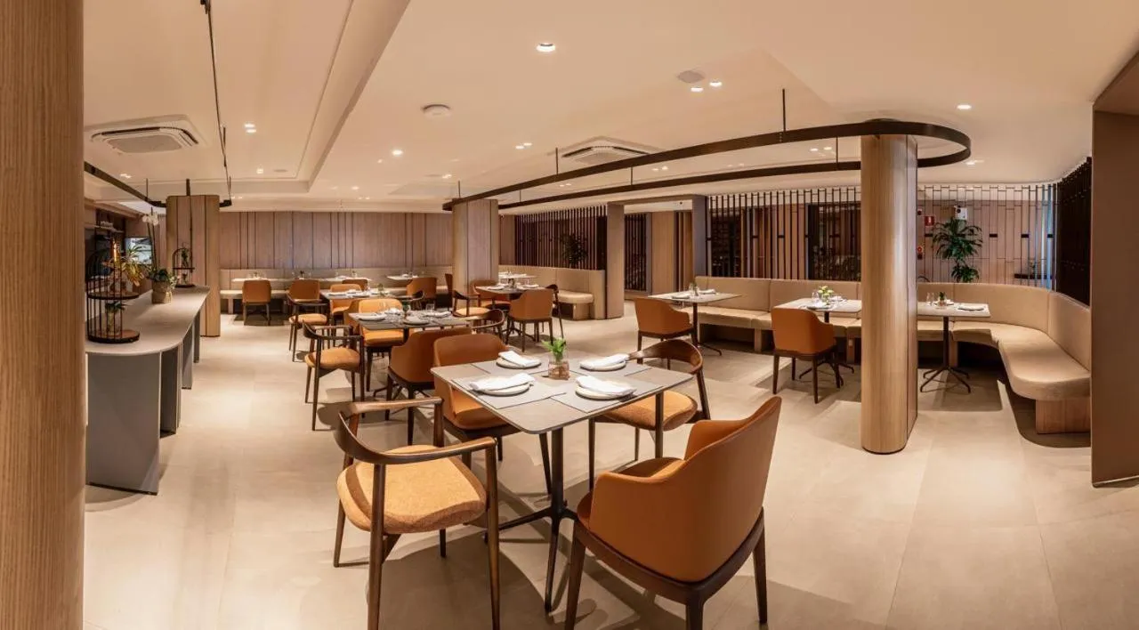 Restaurant/places to eat in HCM - Hotel Corais de Manaira