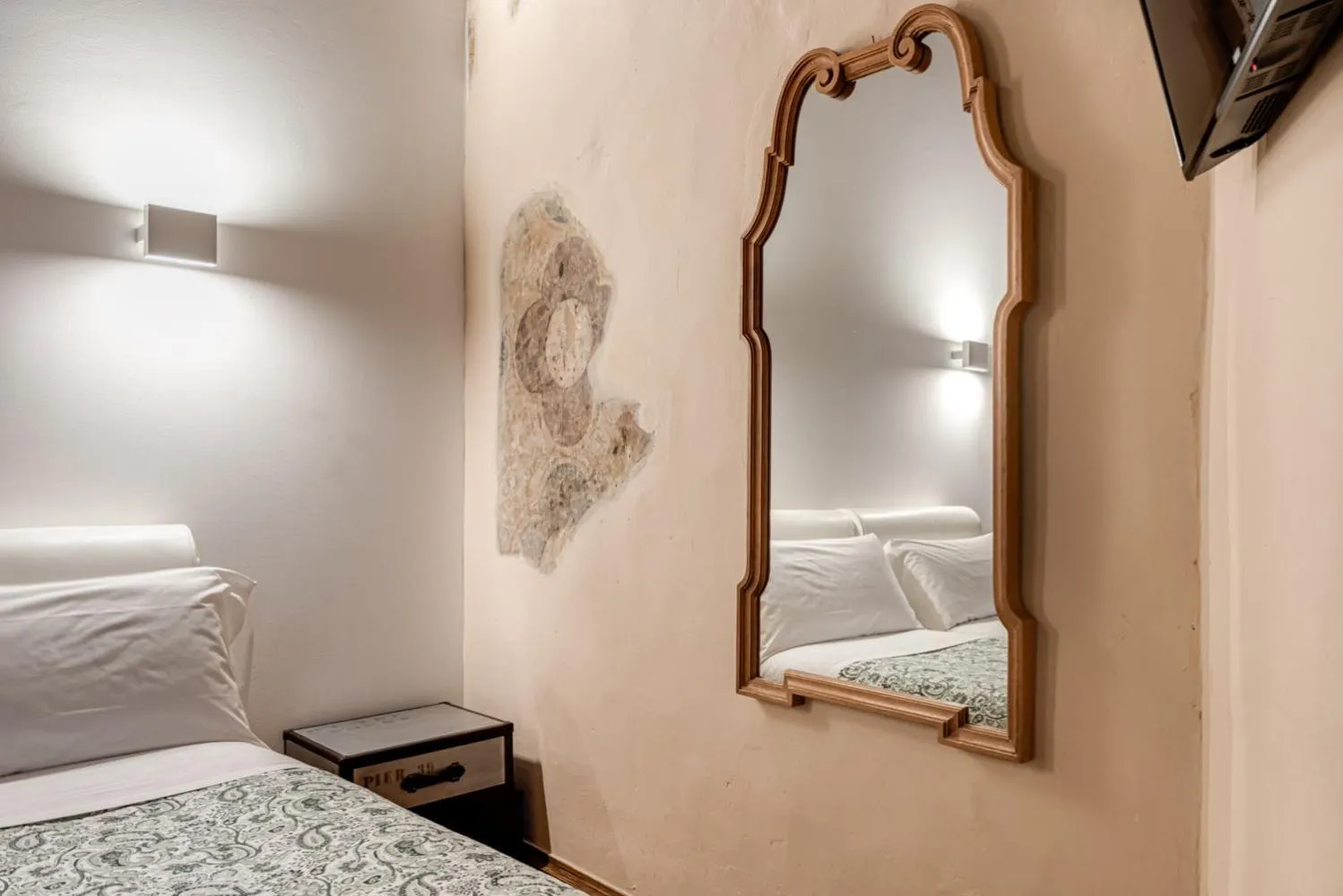 Bed in Guicciardini 24