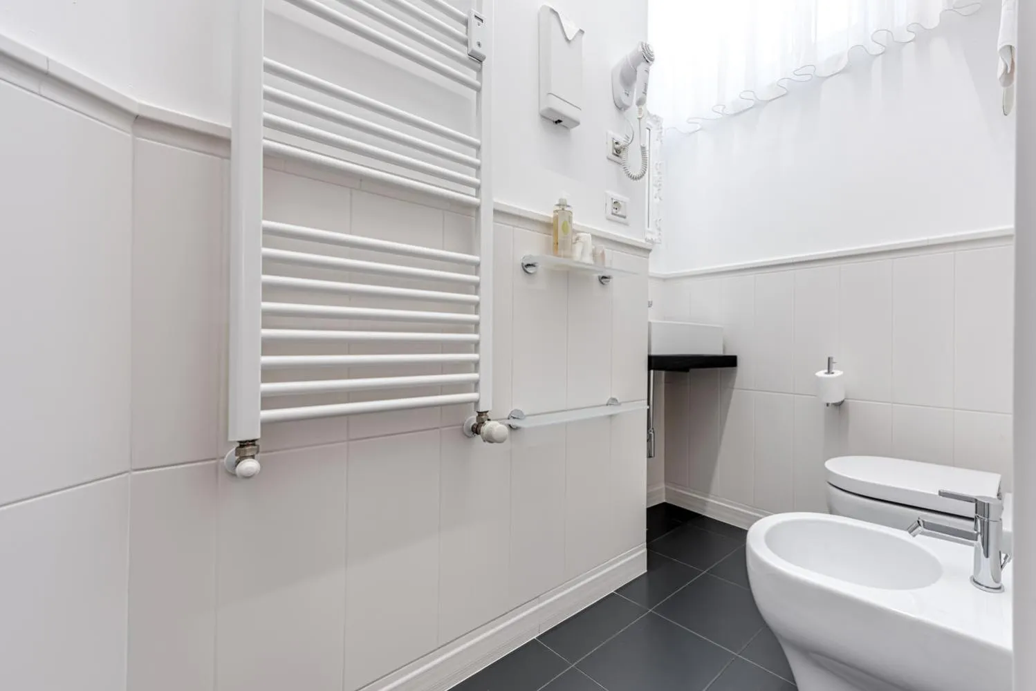 Bathroom in Guicciardini 24