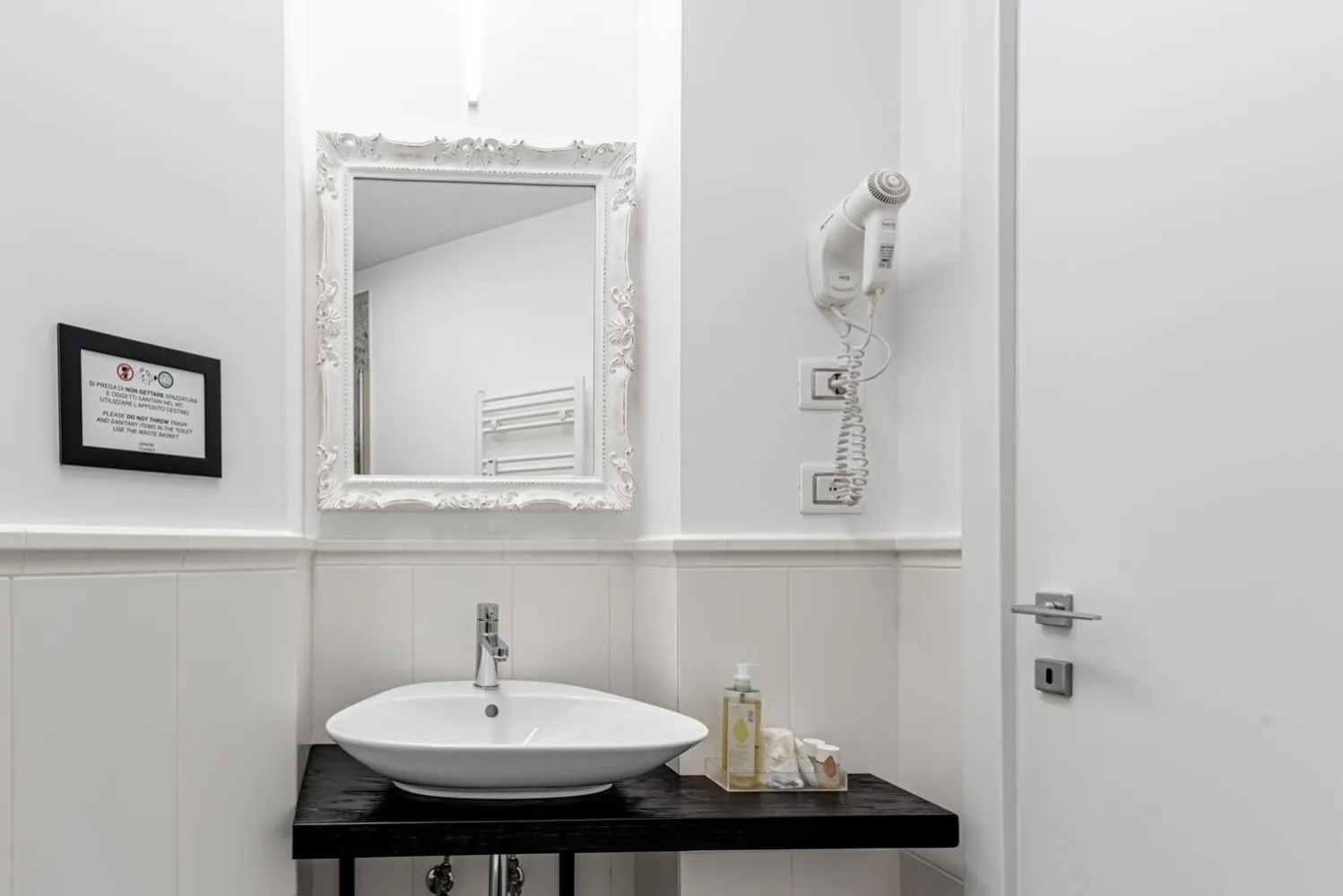 Bathroom in Guicciardini 24