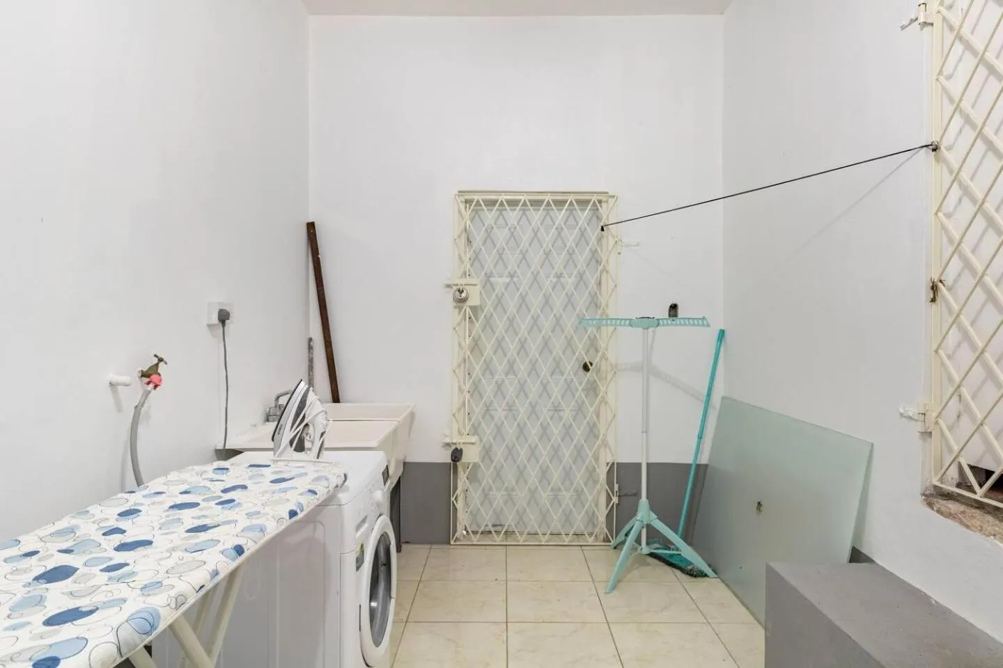 washing machine in Lovely 1-Bed in Montego Bay-Rose View Apartment