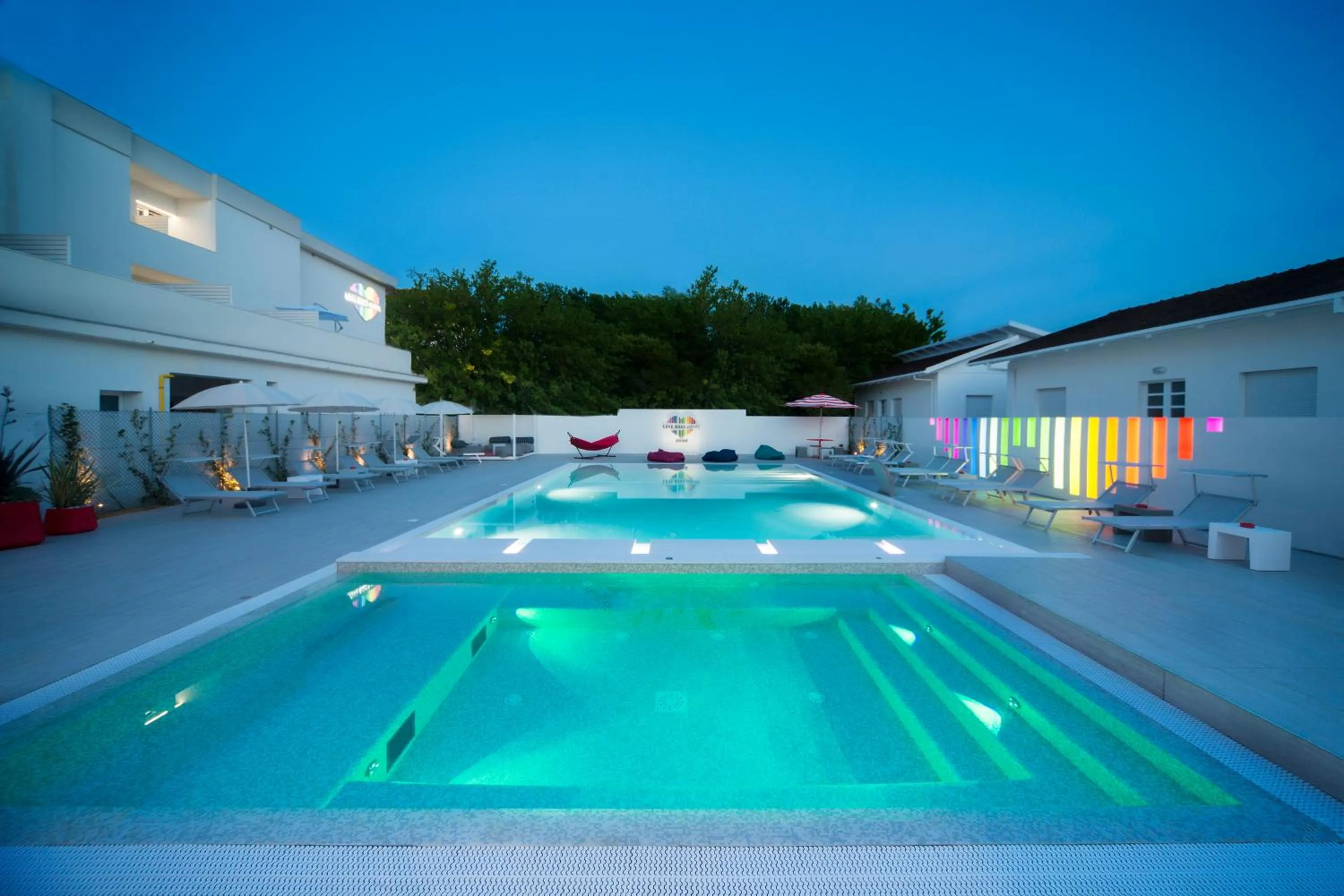 Hot Tub in Love Boat Hotel - The Original