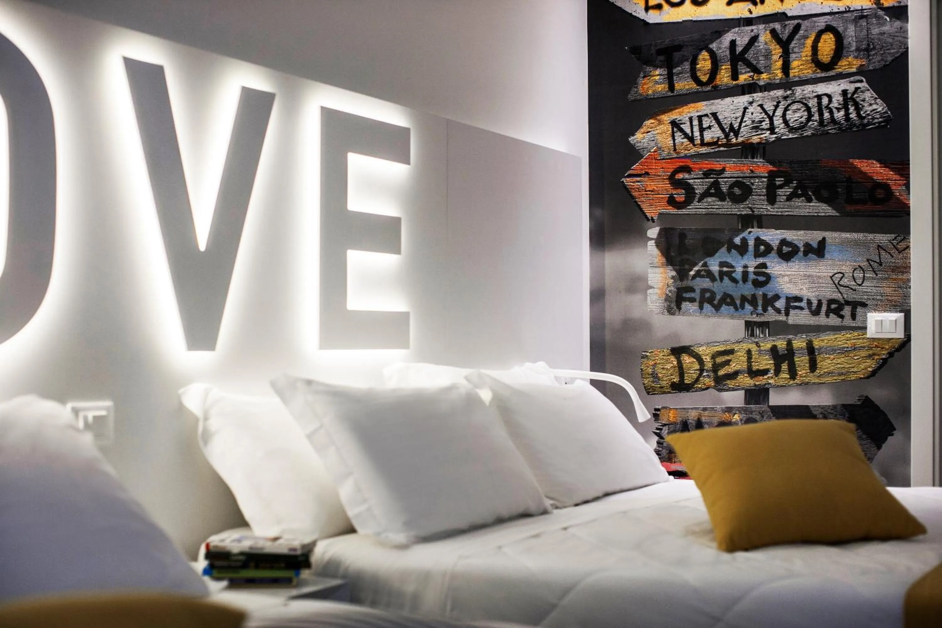 Bed in Love Boat Hotel - The Original