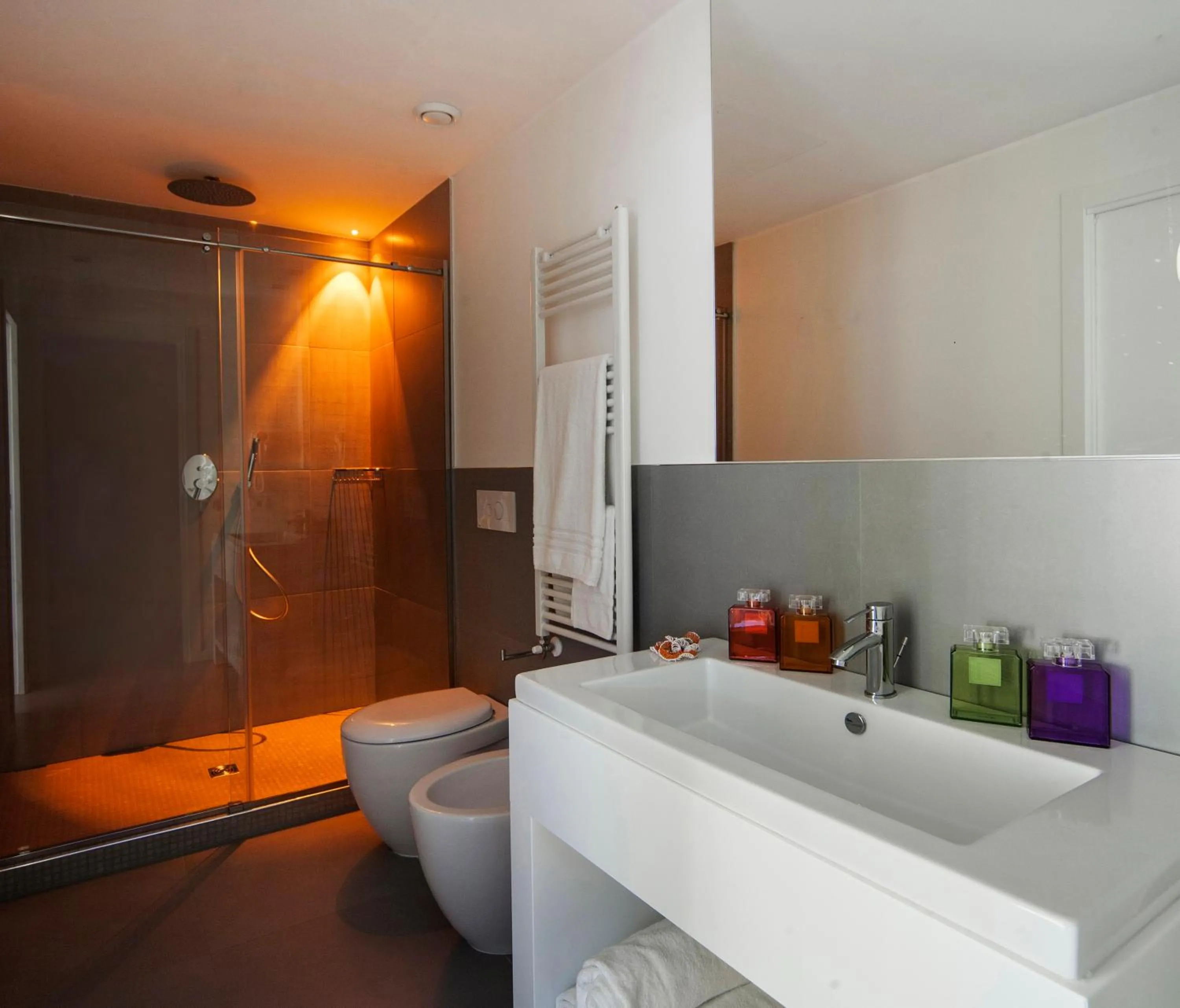 Shower in Love Boat Hotel - The Original