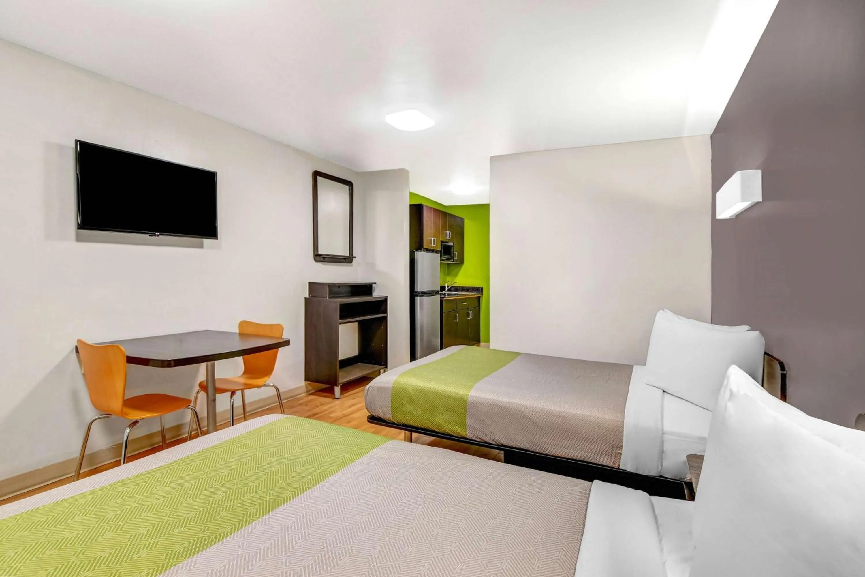 Photo of the whole room, Bed in Studio 6-Atlanta, GA - Chamblee