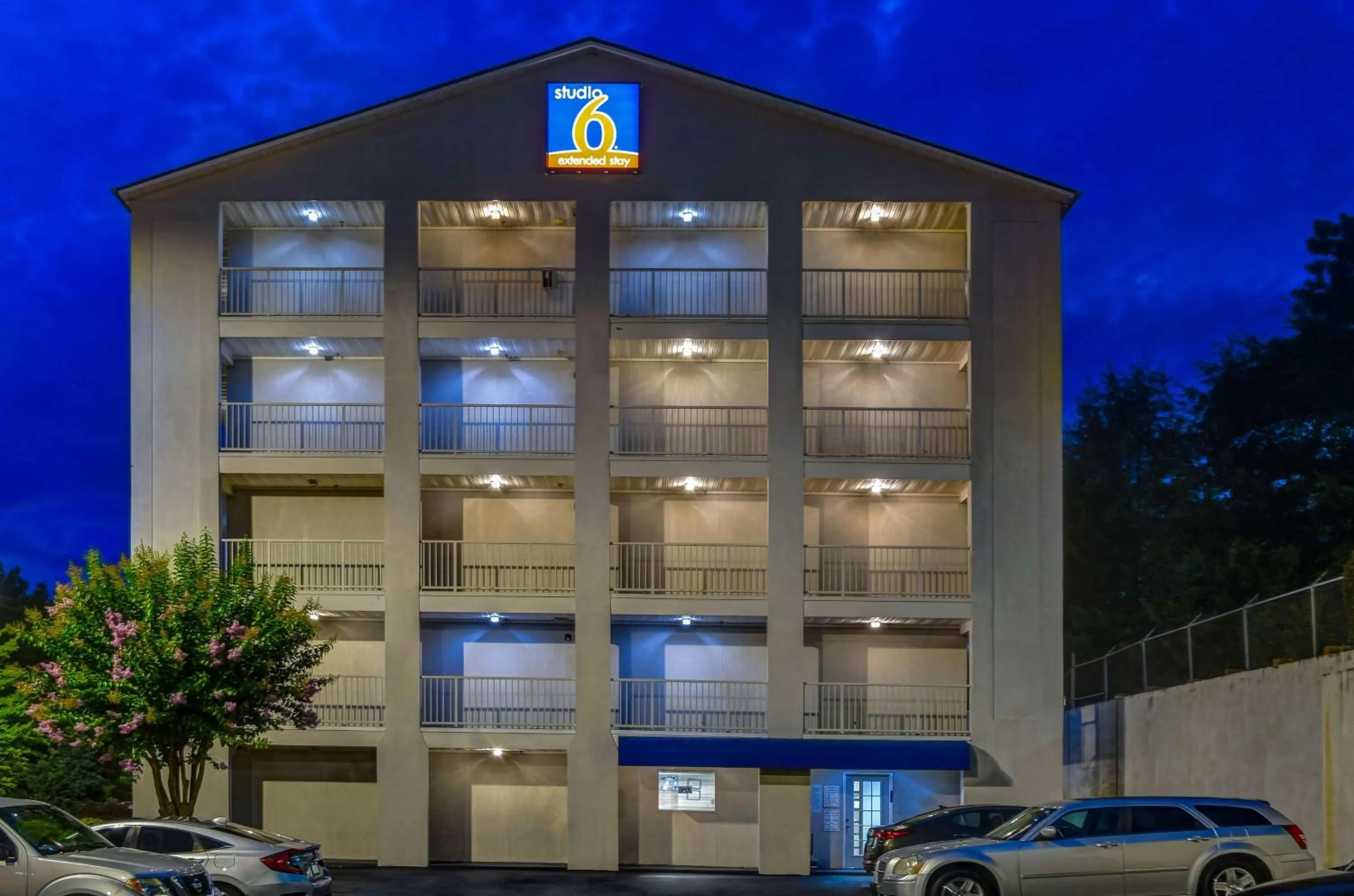 Property building in Studio 6-Atlanta, GA - Chamblee