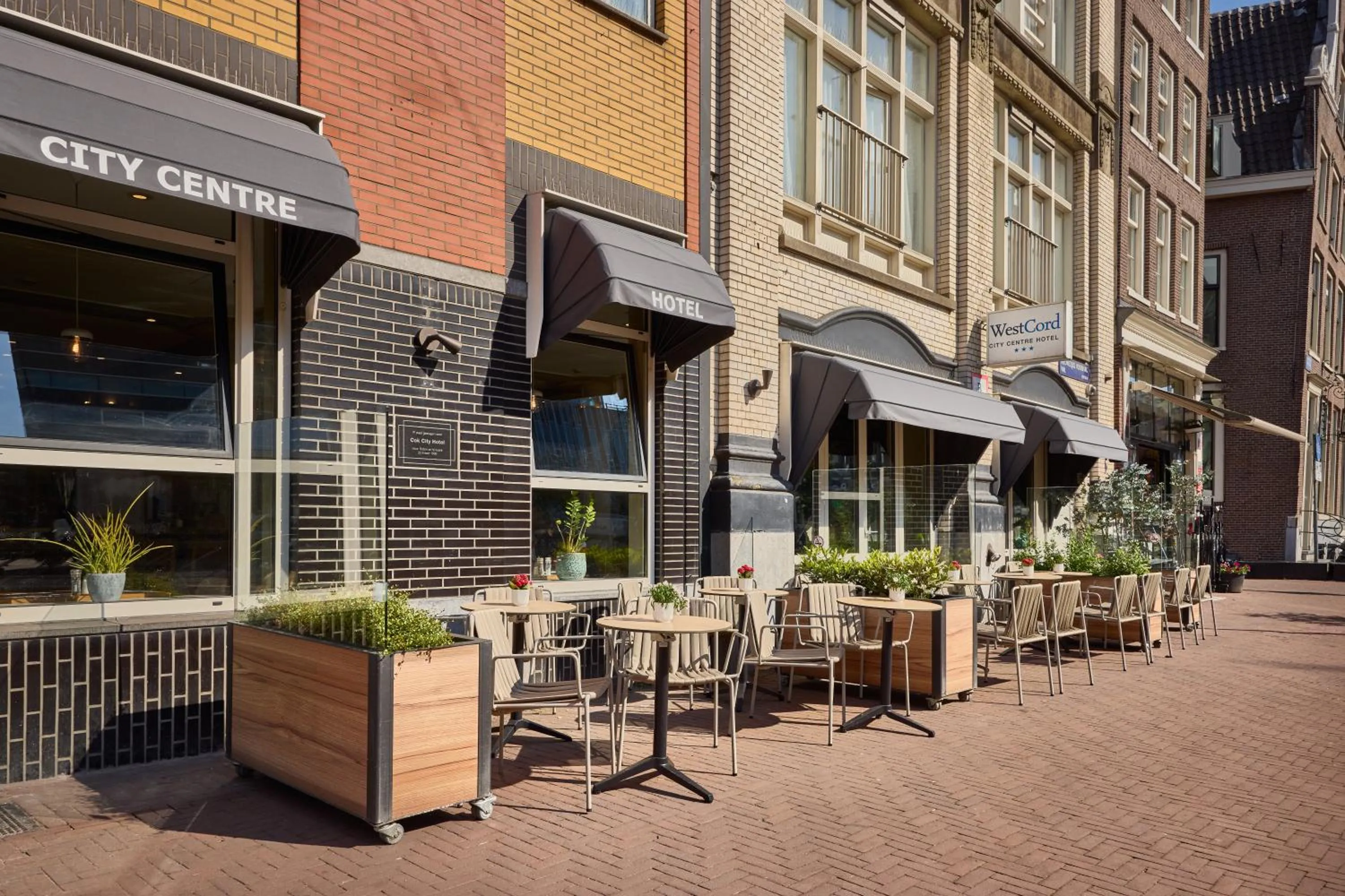 Restaurant/places to eat in WestCord City Centre Hotel