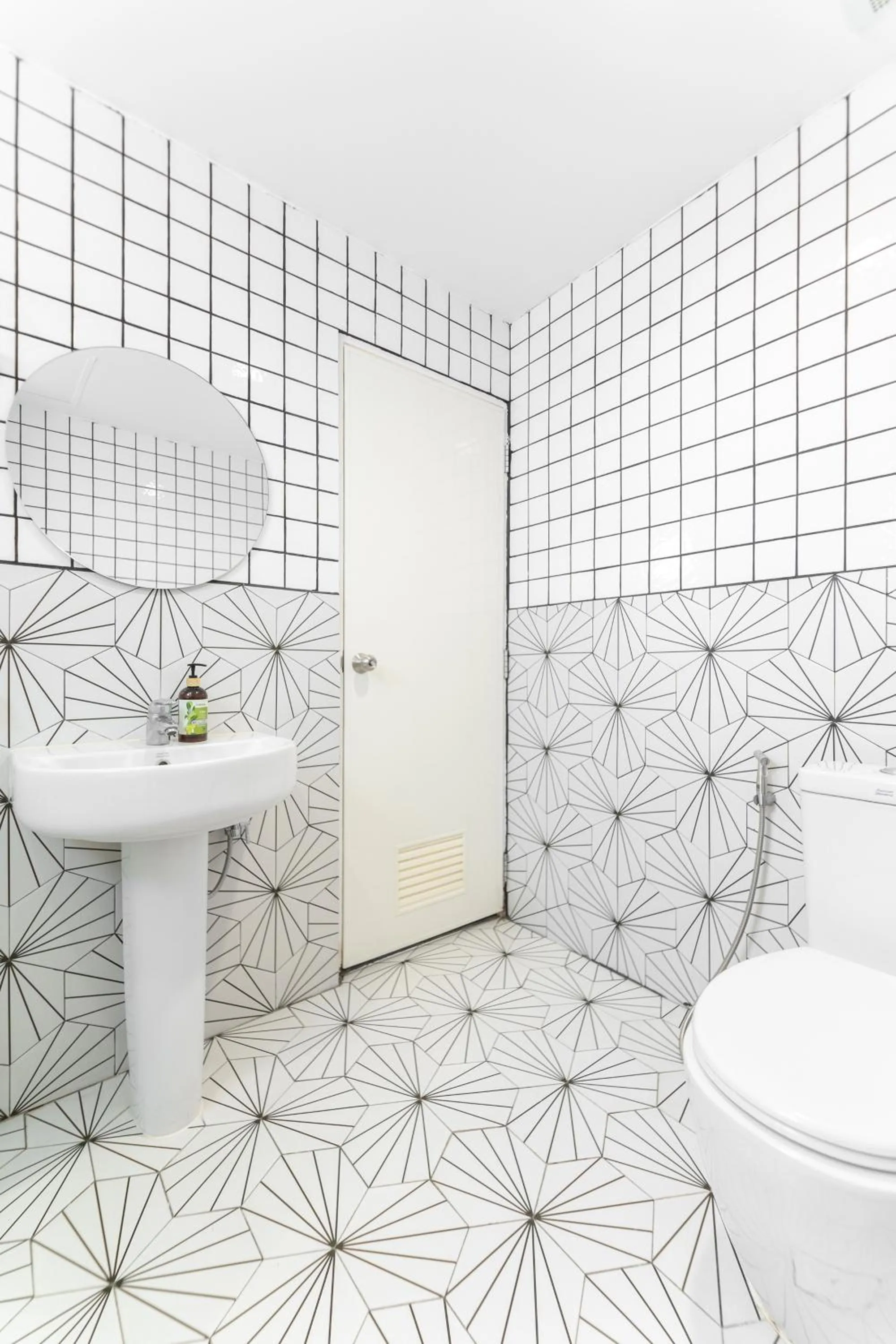 Craft studio apartment by Beginning with,3BR​ in heart of Nimman