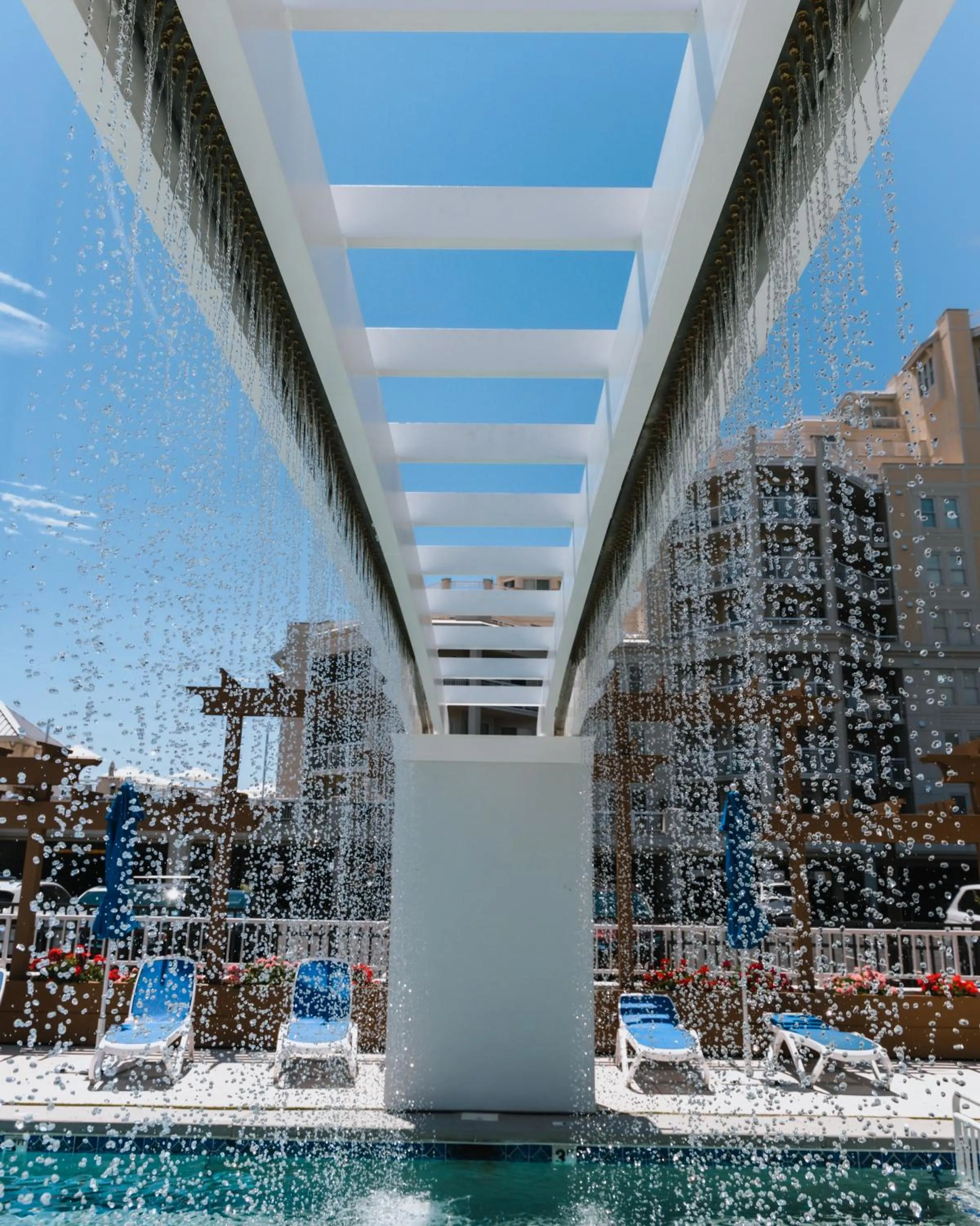 Swimming pool in Mahalo Diamond Beach Resort