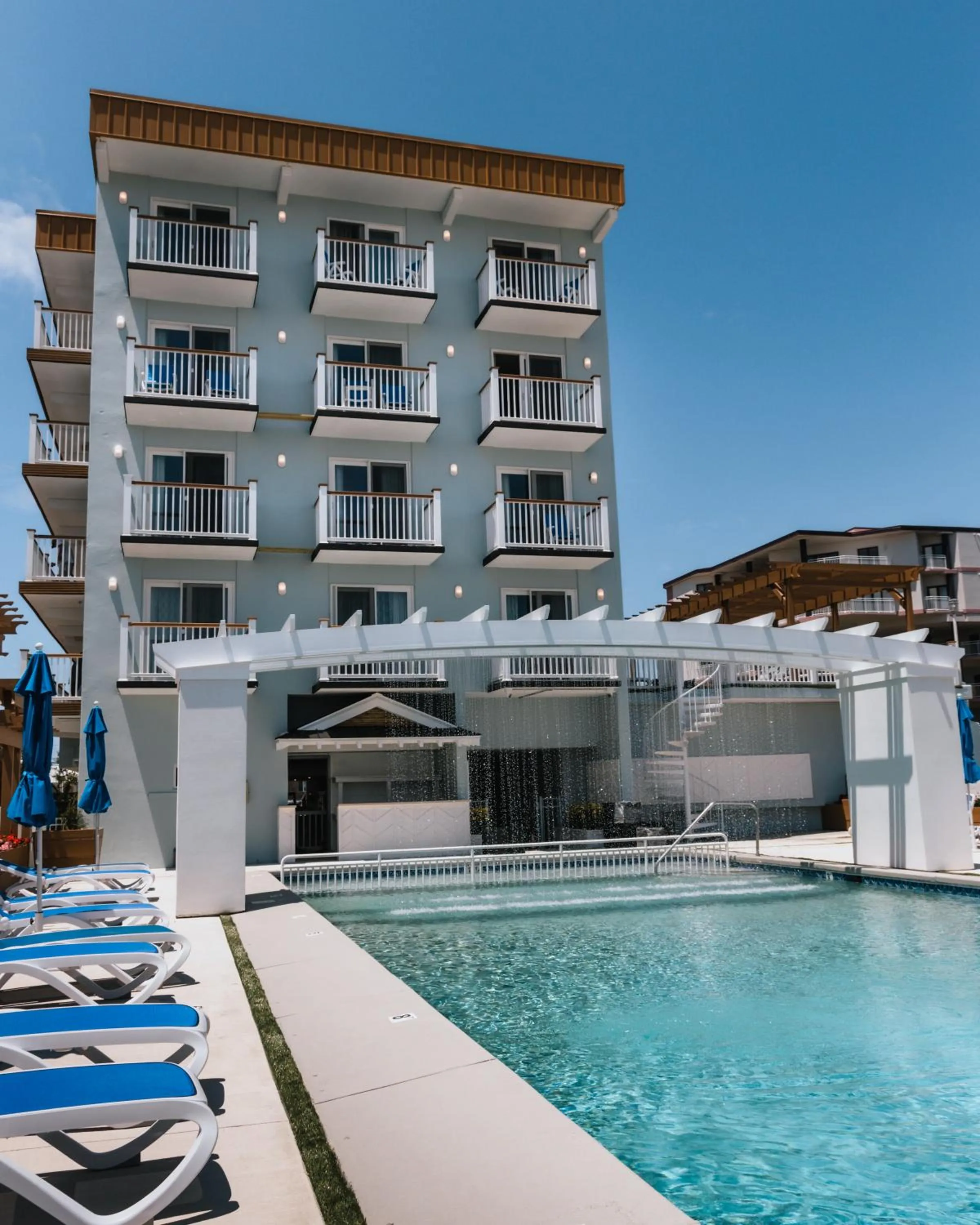 Swimming pool in Mahalo Diamond Beach Resort
