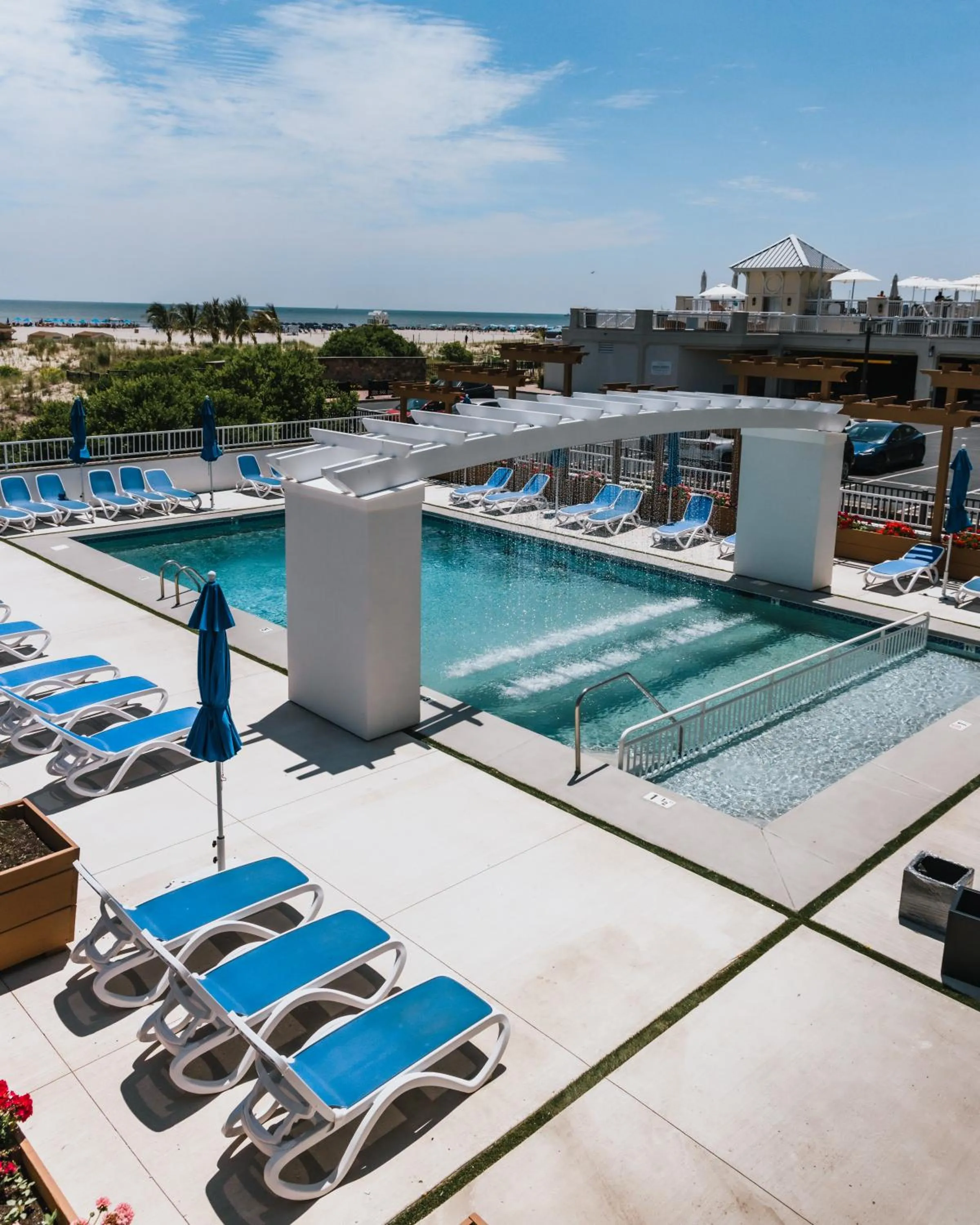 Swimming pool in Mahalo Diamond Beach Resort