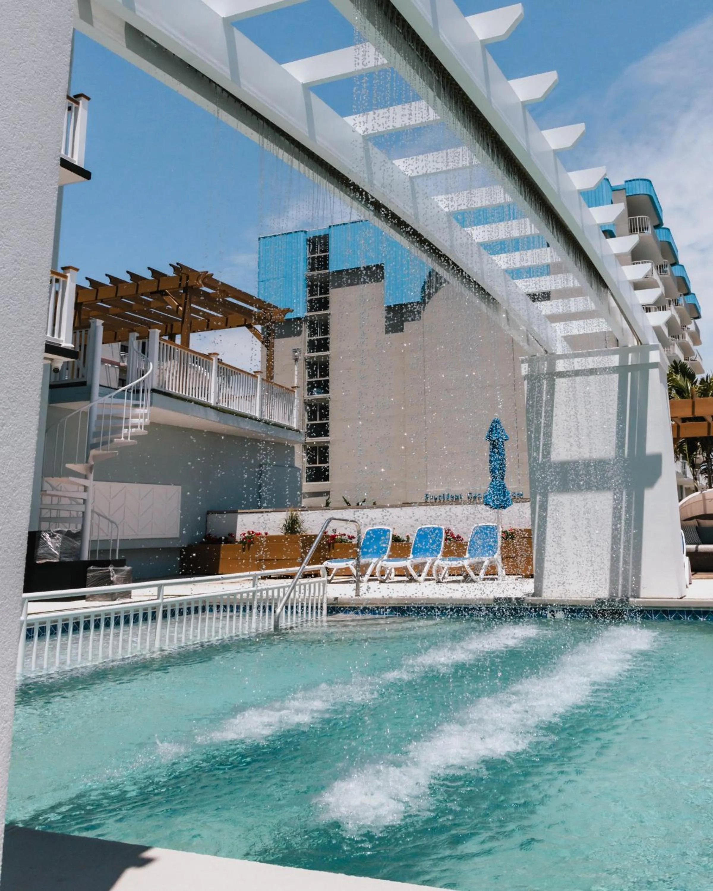 Swimming pool in Mahalo Diamond Beach Resort