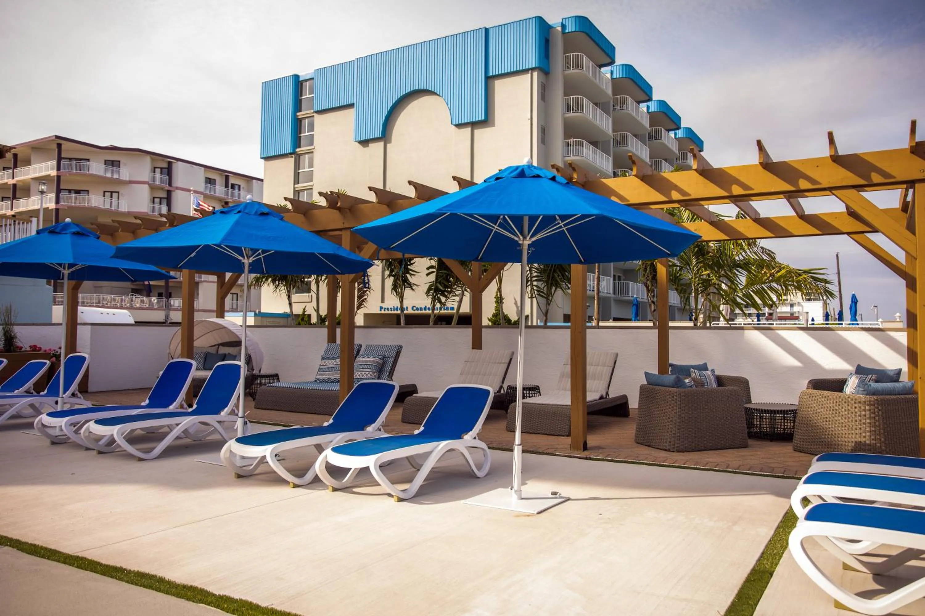 Swimming pool in Mahalo Diamond Beach Resort
