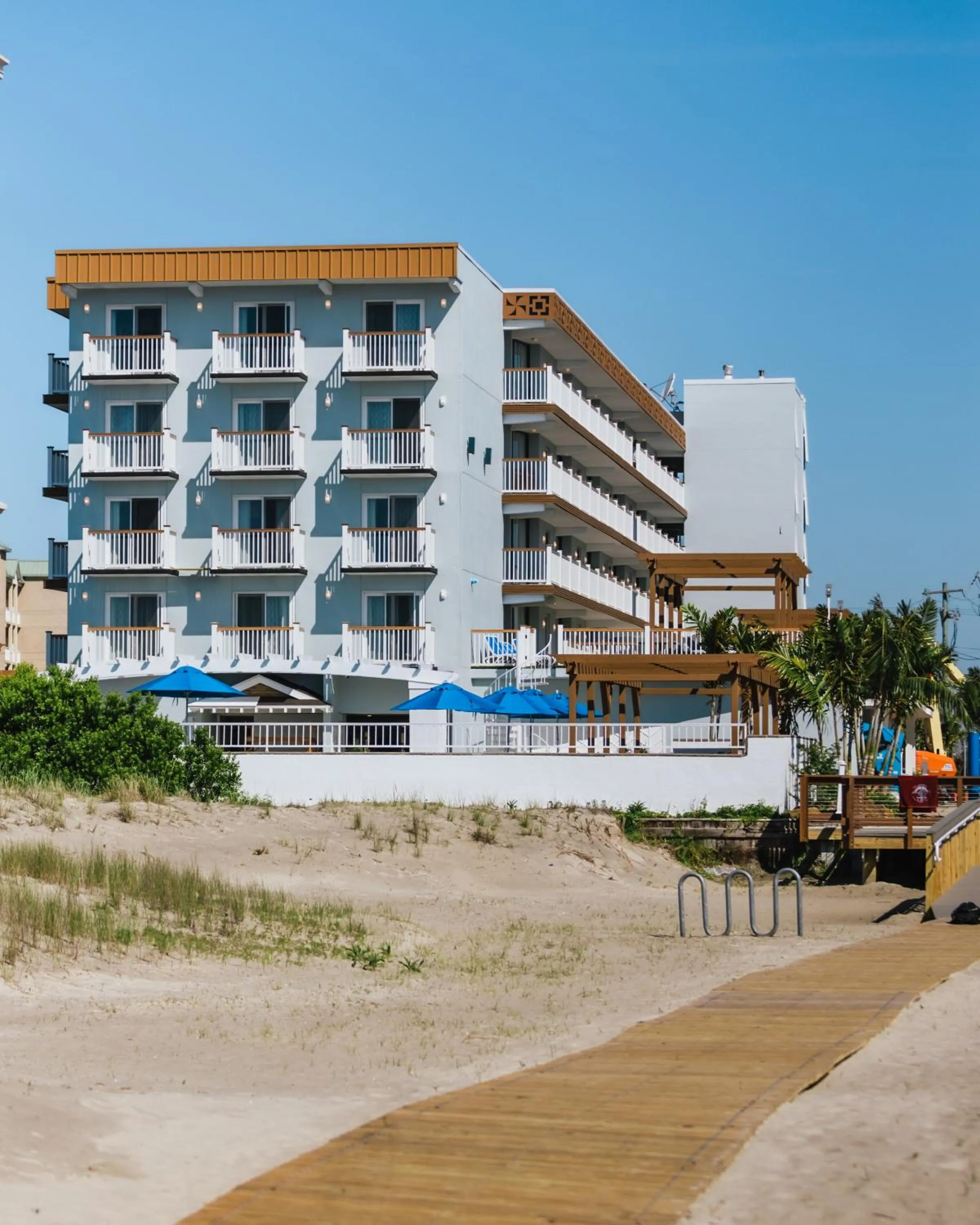 Property building in Mahalo Diamond Beach Resort