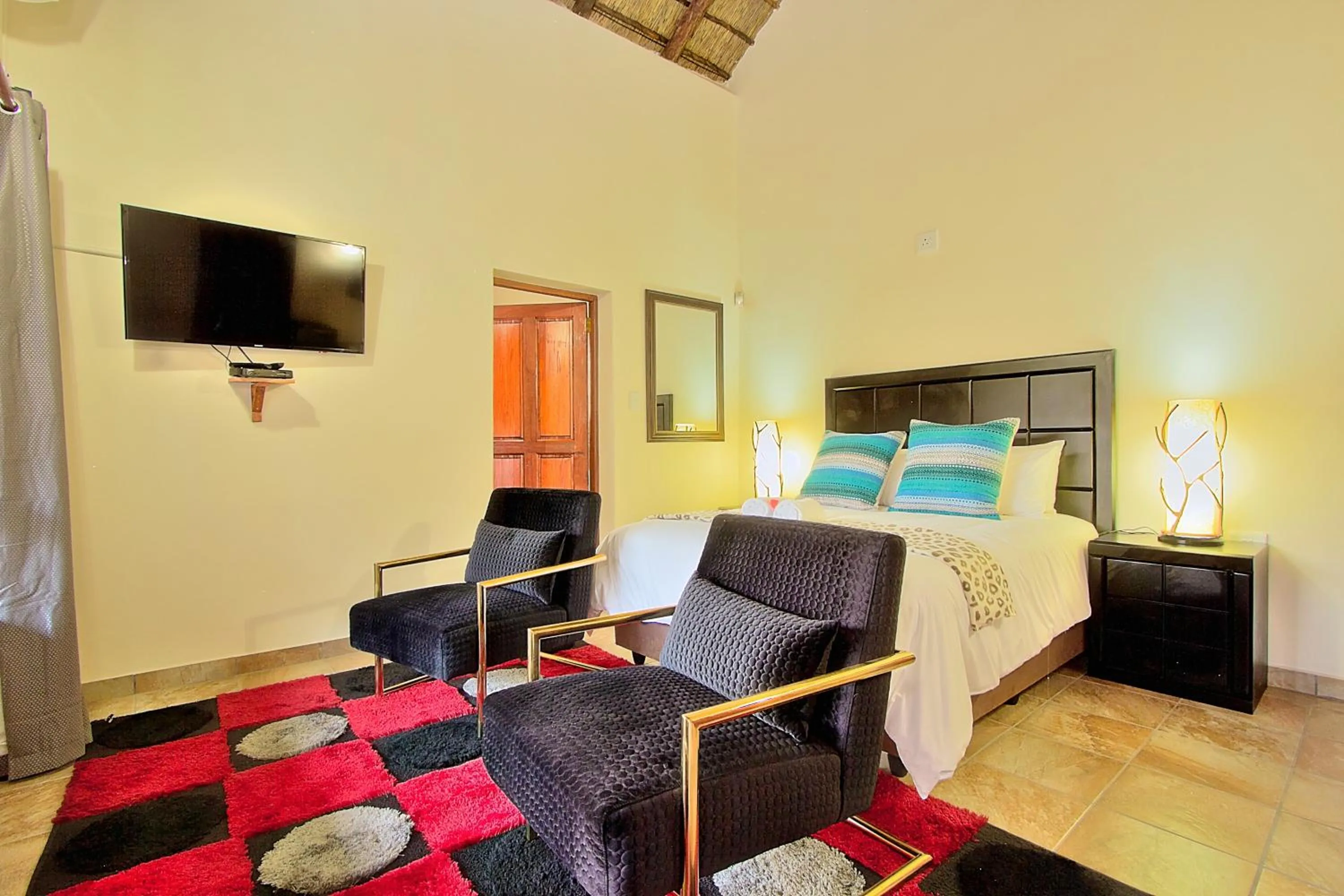 Seating area, Bed in Royal Marlothi Kruger Safari Lodge and Spa