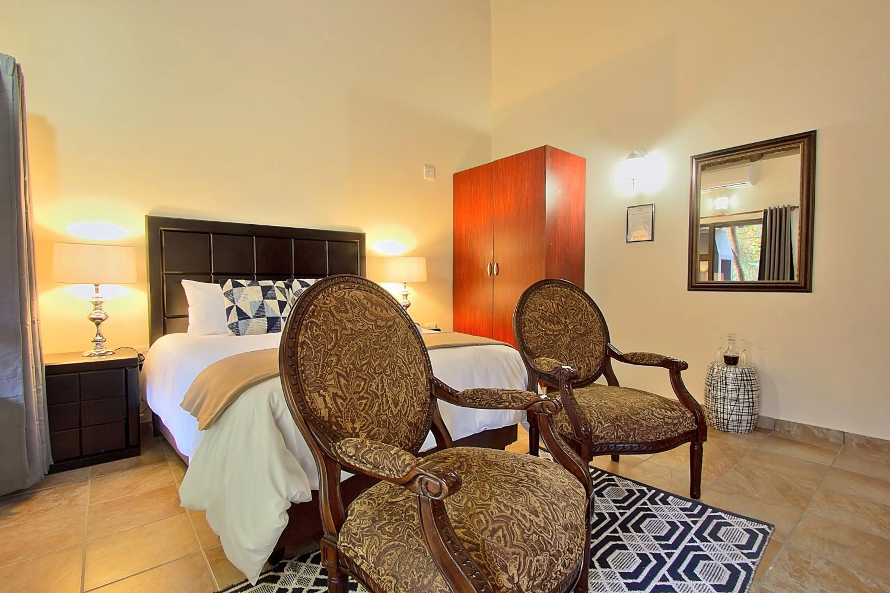 Seating area, Bed in Royal Marlothi Kruger Safari Lodge and Spa