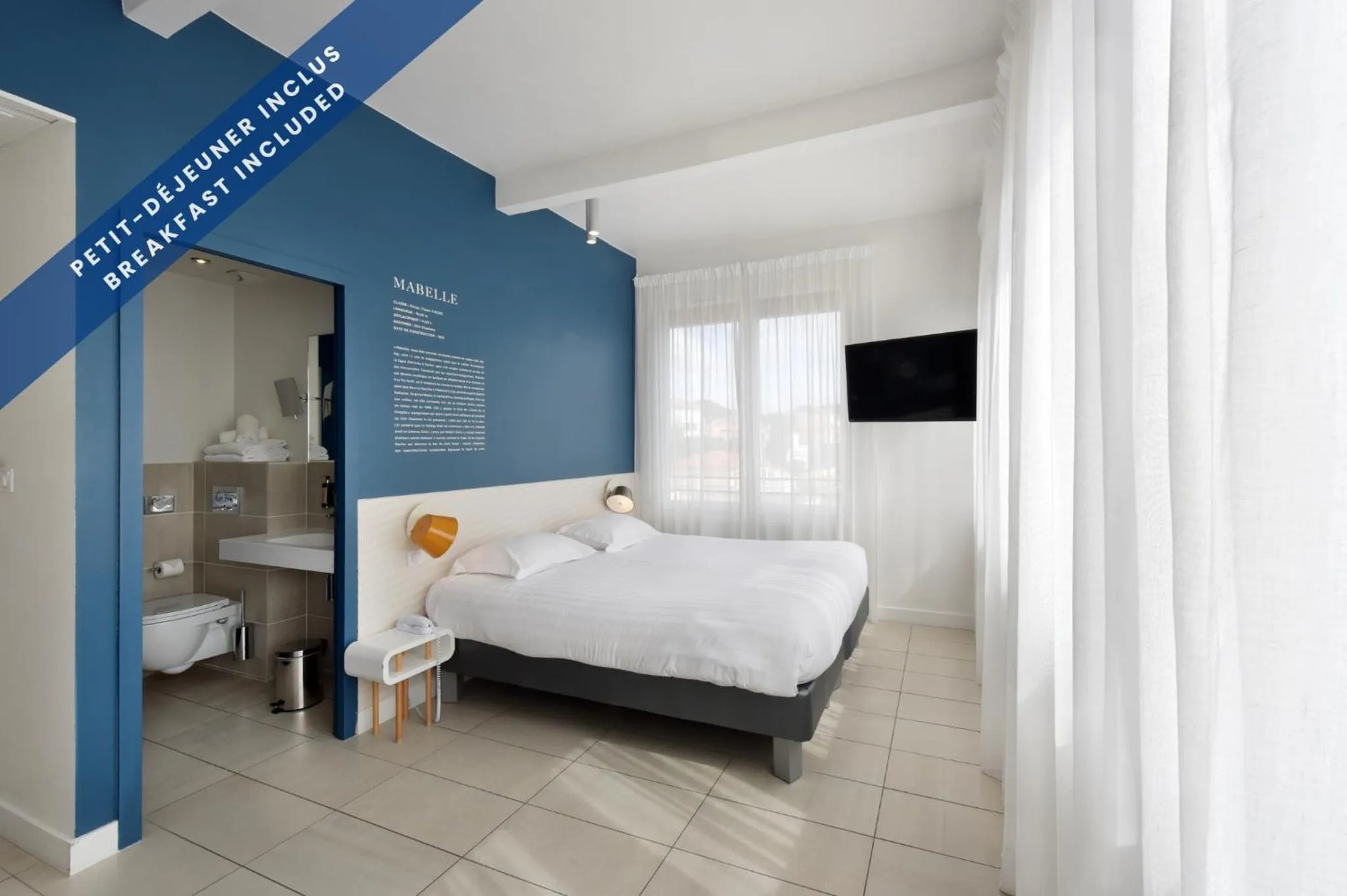 TV and multimedia in Hôtel Les Voiles