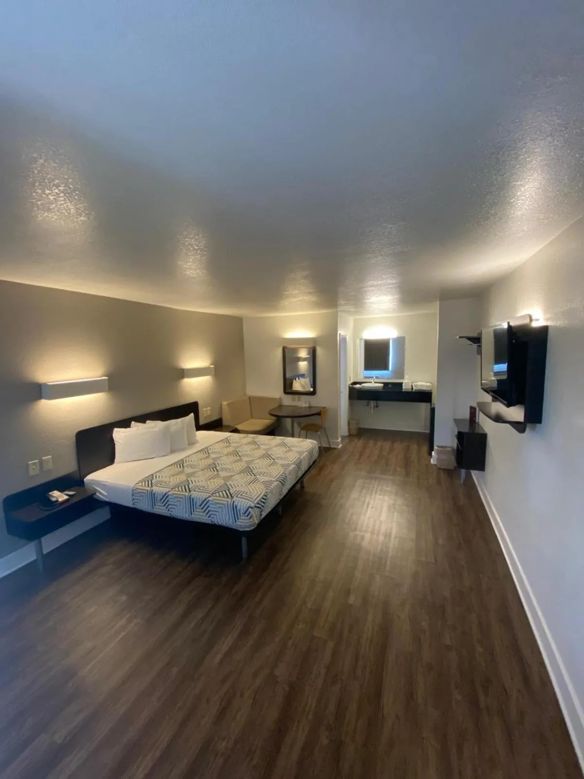 Bed in Motel 6 Manchester TN