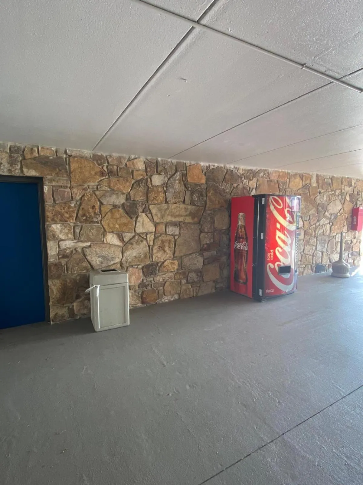 vending machine in Motel 6 Manchester TN