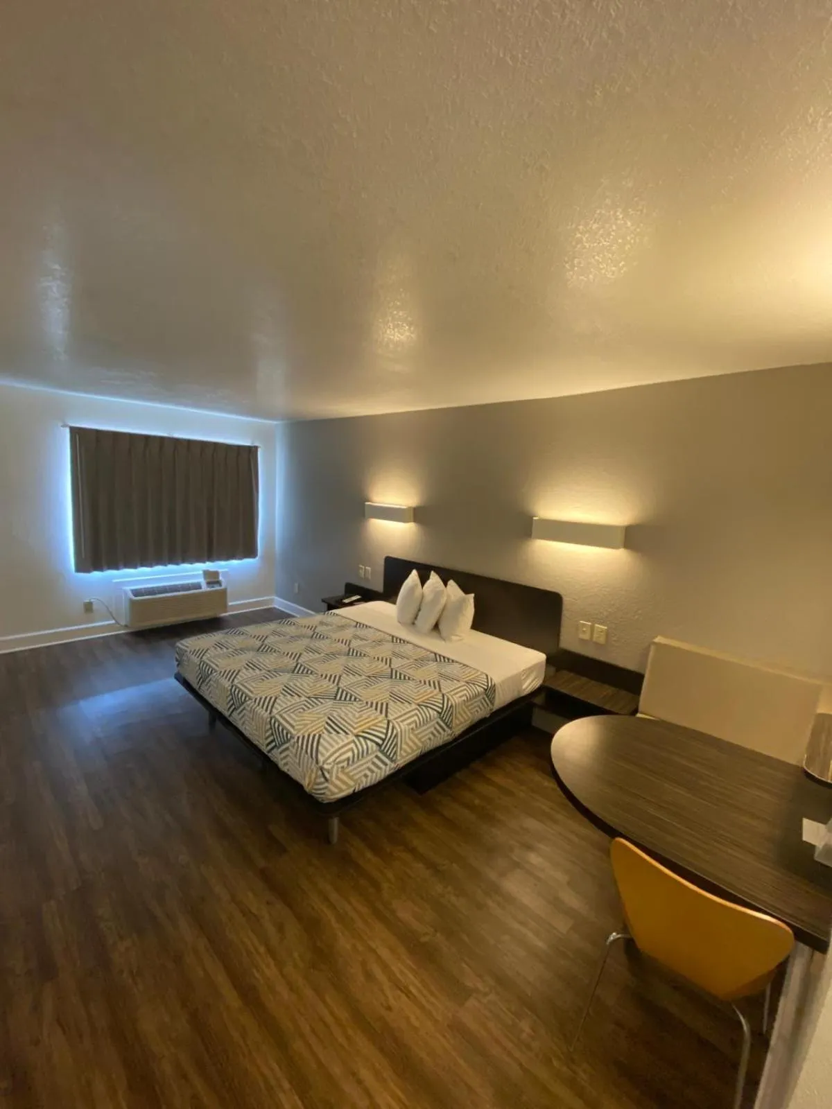 Bed in Motel 6 Manchester TN