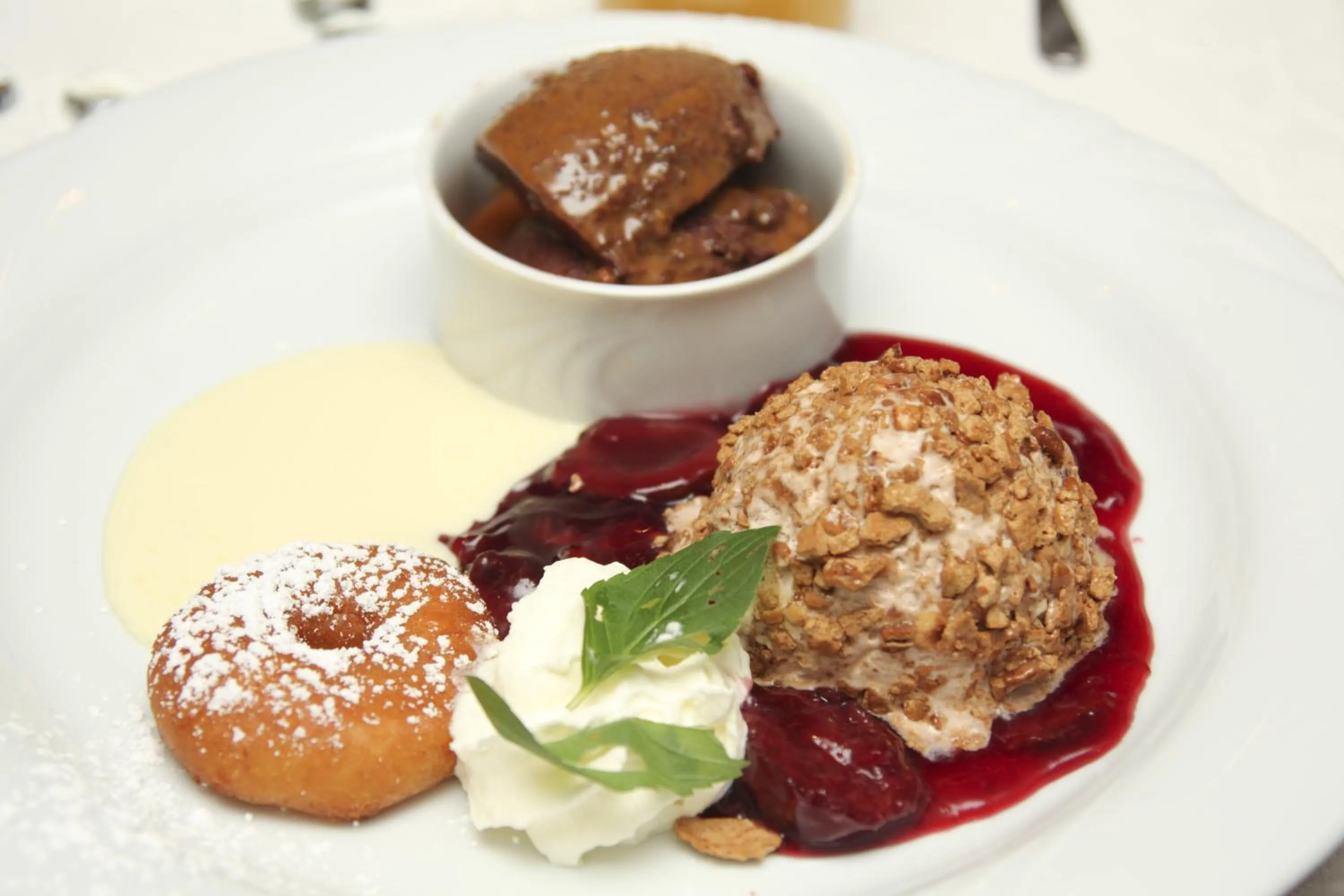 Food and drinks in Waldhotel zum Bergsee Damme