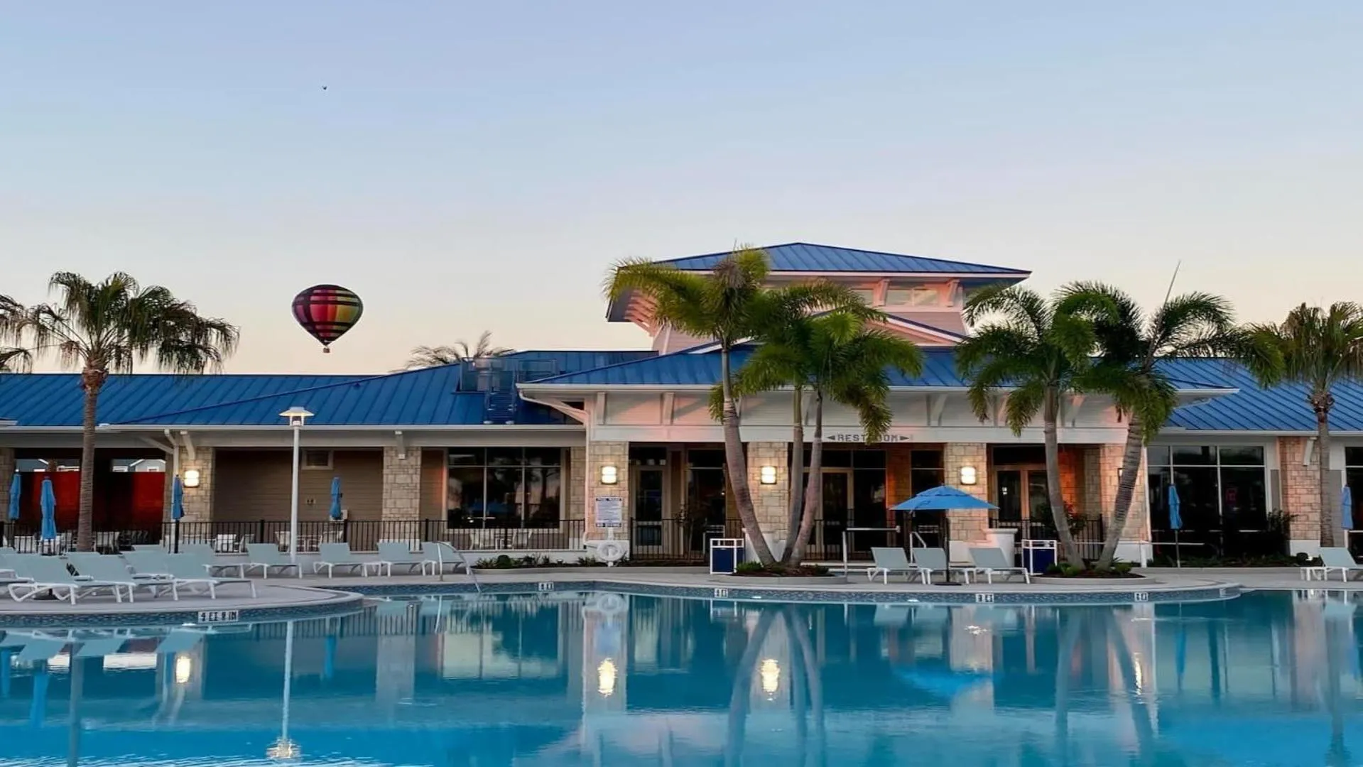 Luxury 28 Guest Home w Games, CInema and More!