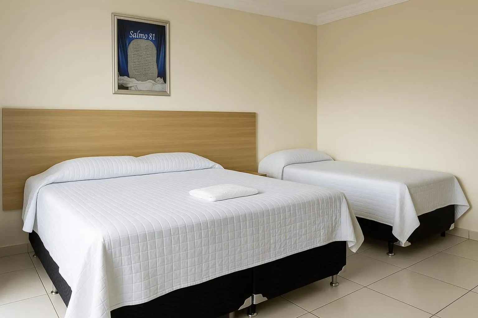 Bed in Hotel Absolar