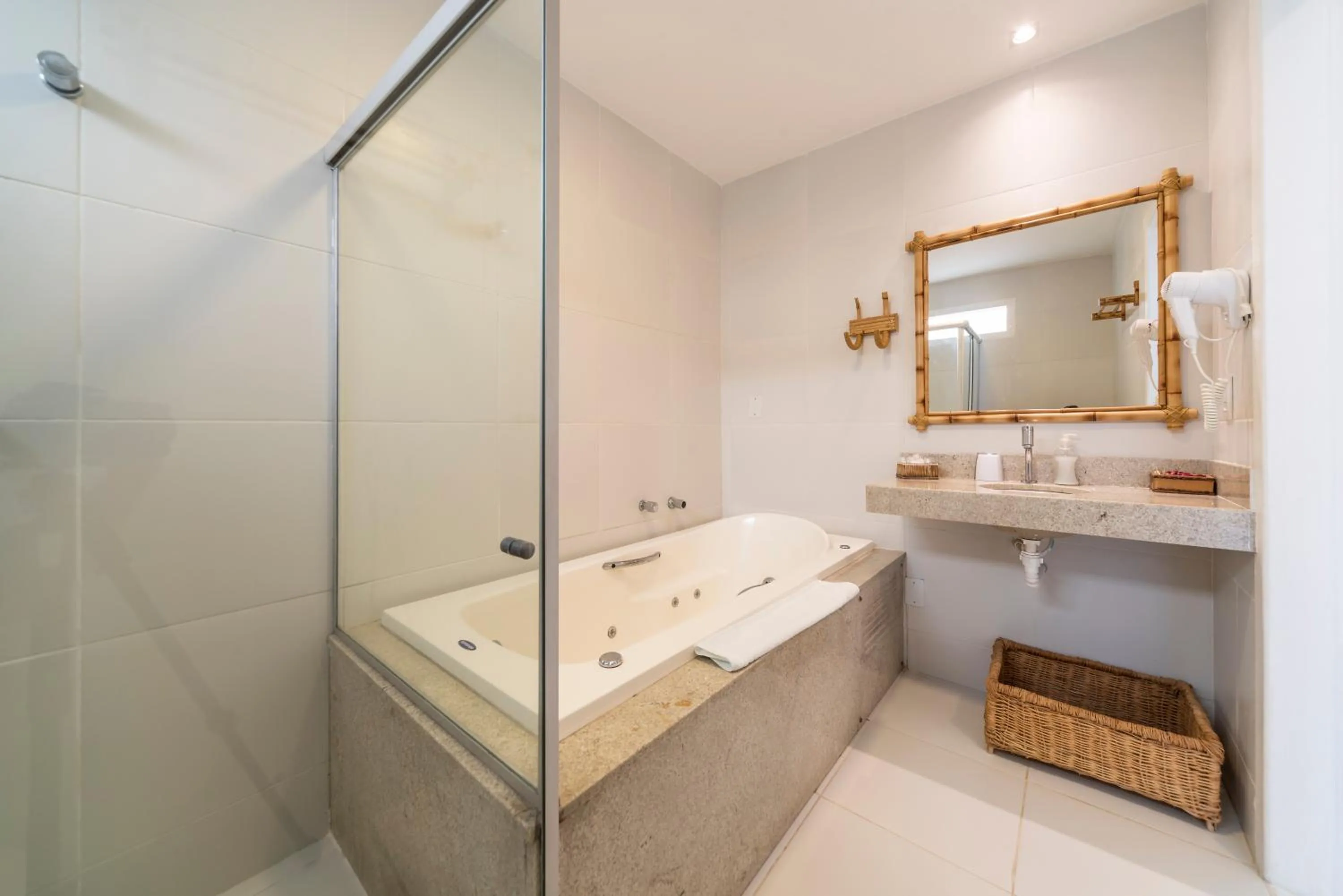 Hot Tub in Pousada Marceneiro