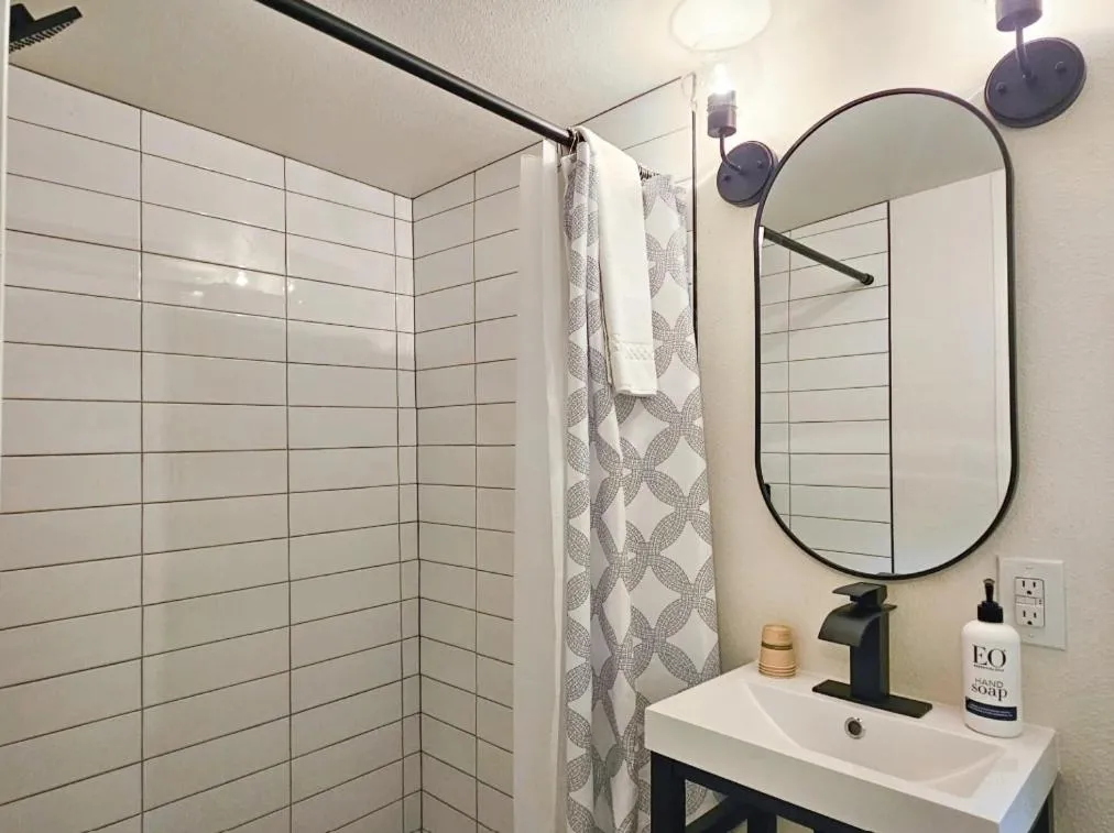 Bathroom in Anderson Valley Inn