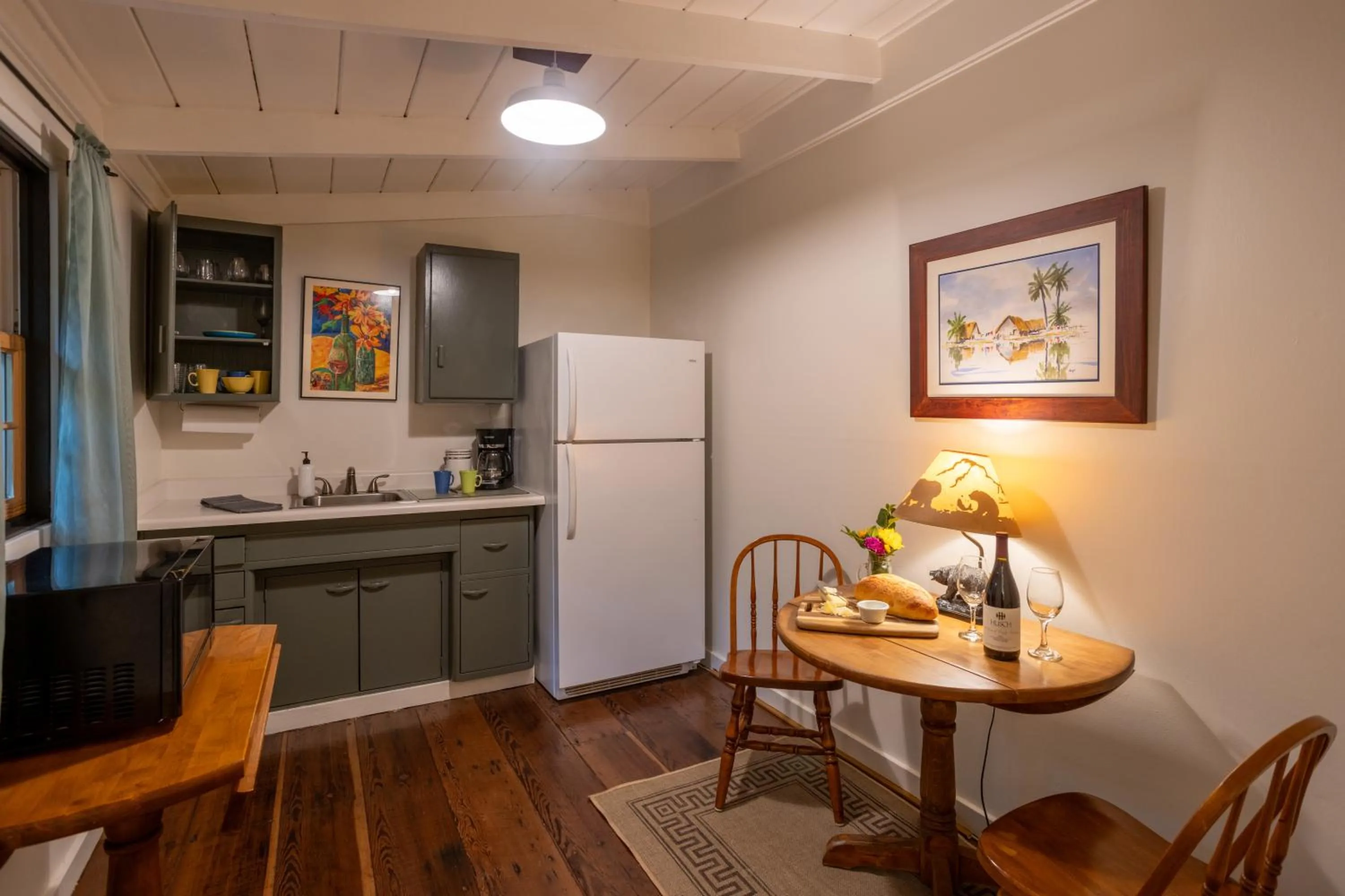 Dining area in Anderson Valley Inn