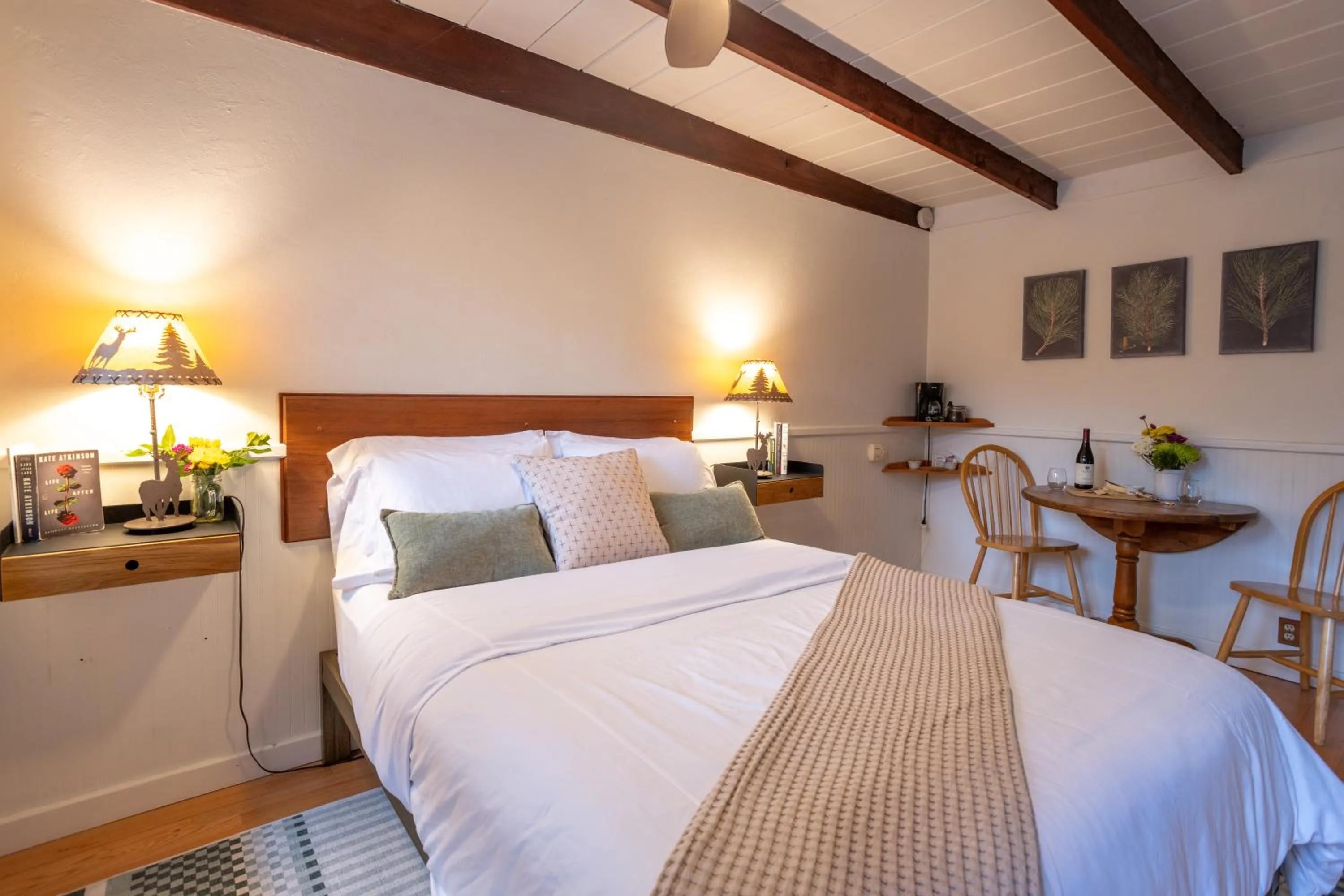 Bed in Anderson Valley Inn