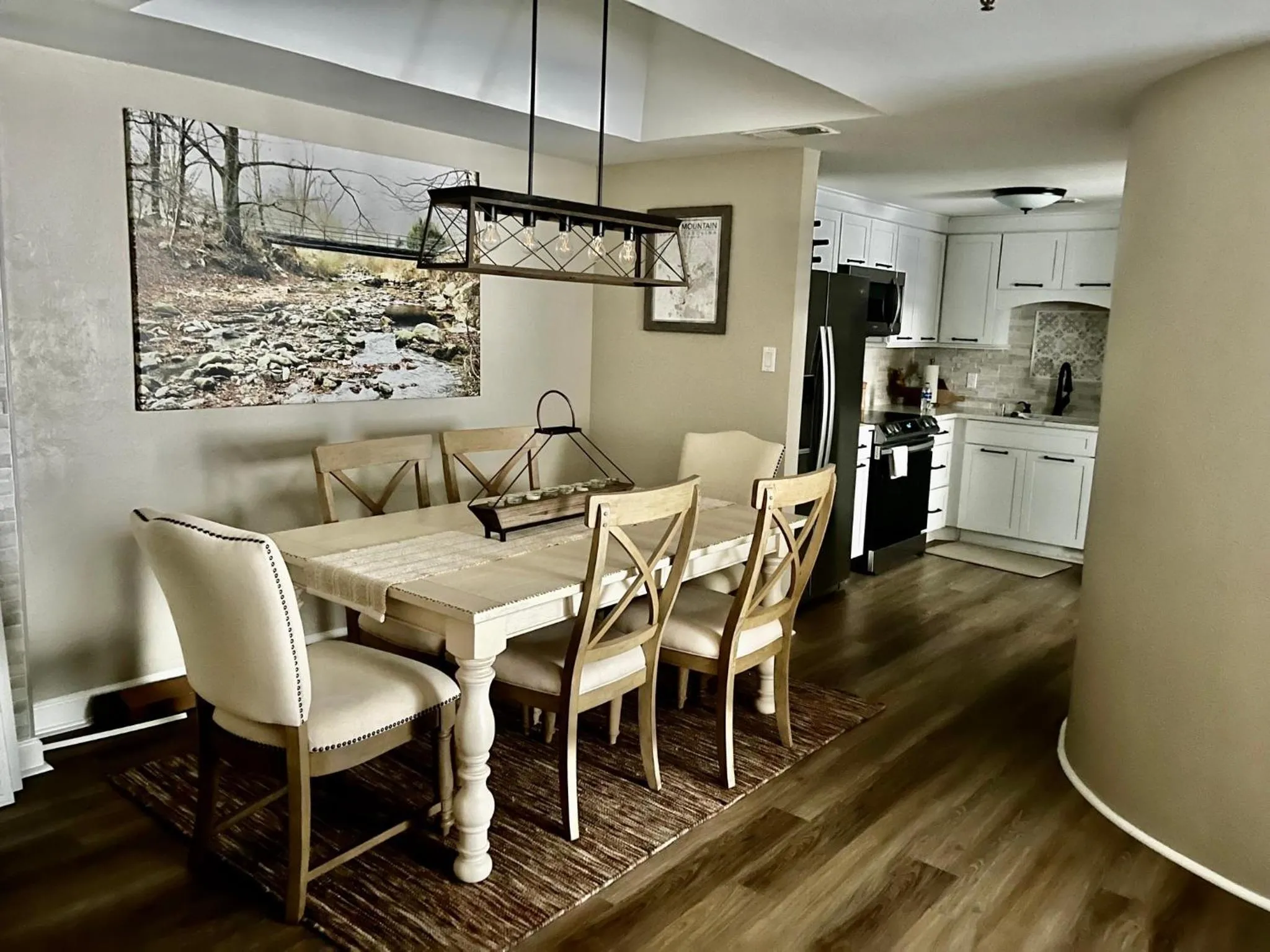 Dining area in On top of the world at Sugar Top Resort