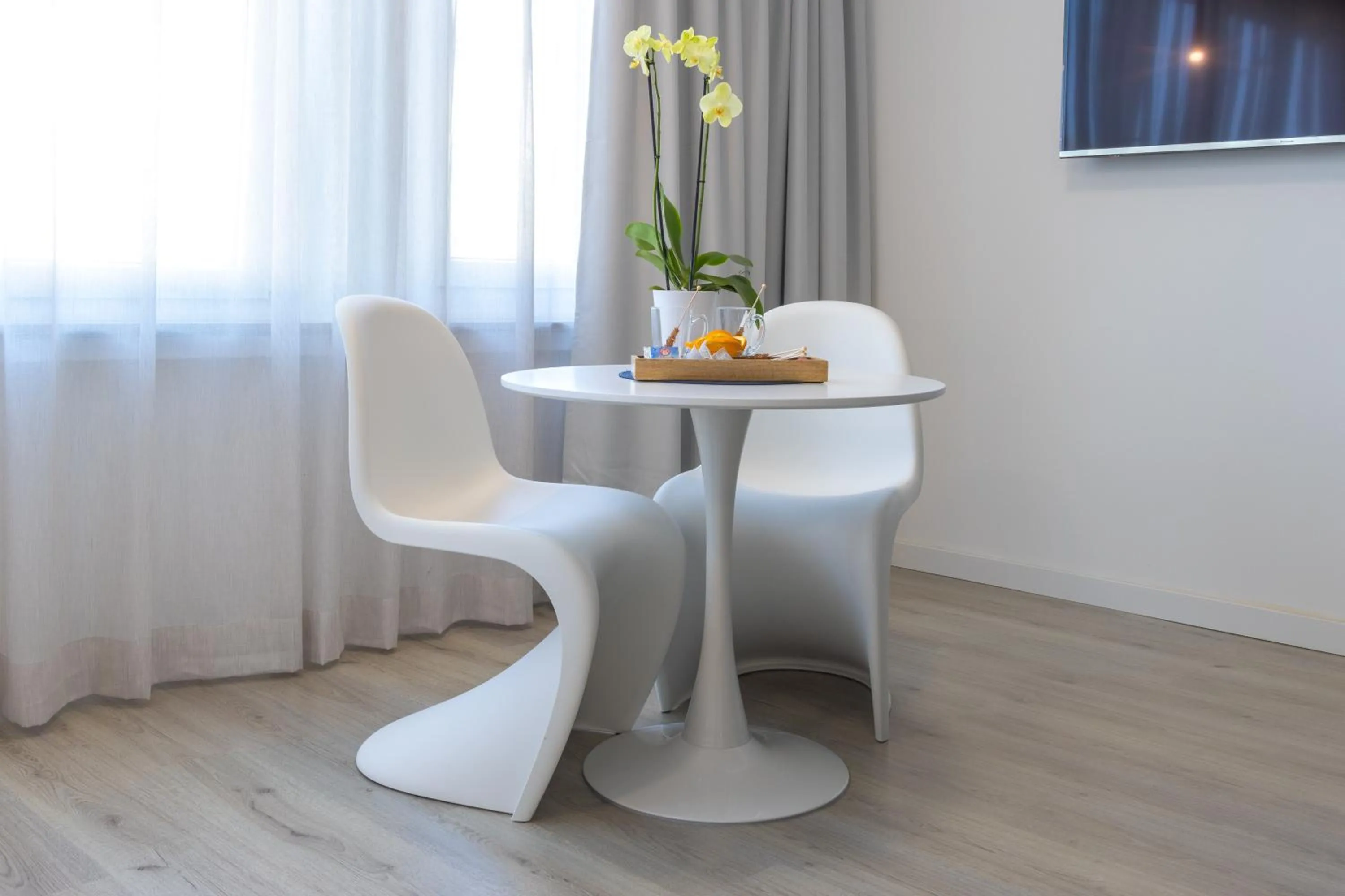 Seating area in zzzpace Smart-Hotel Bielefeld Zentrum