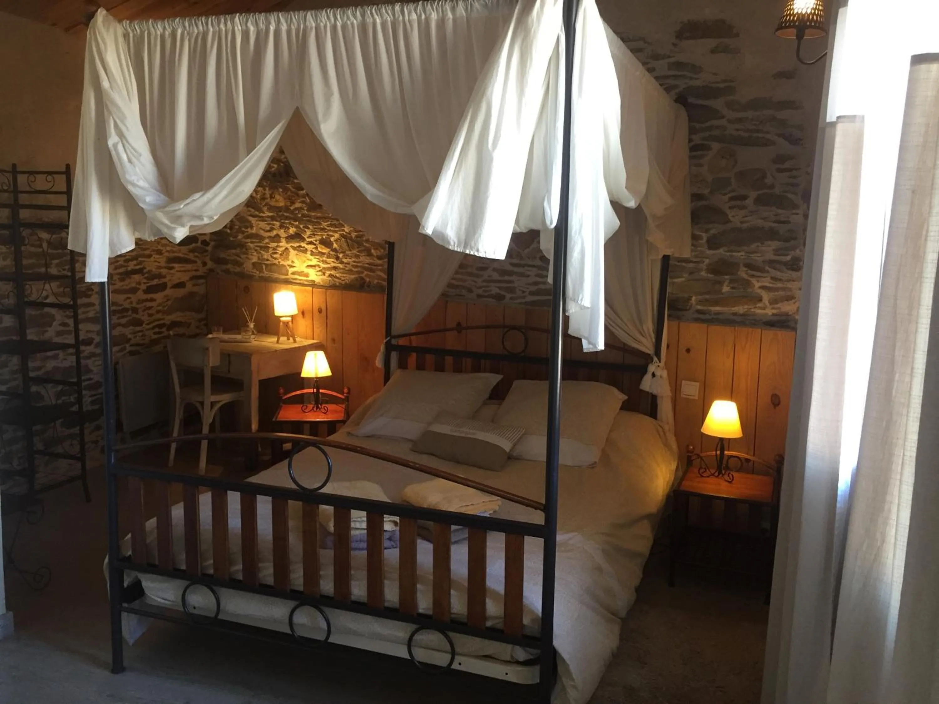 Large Double Room in Maison d'Hôtes Hameau de Taur